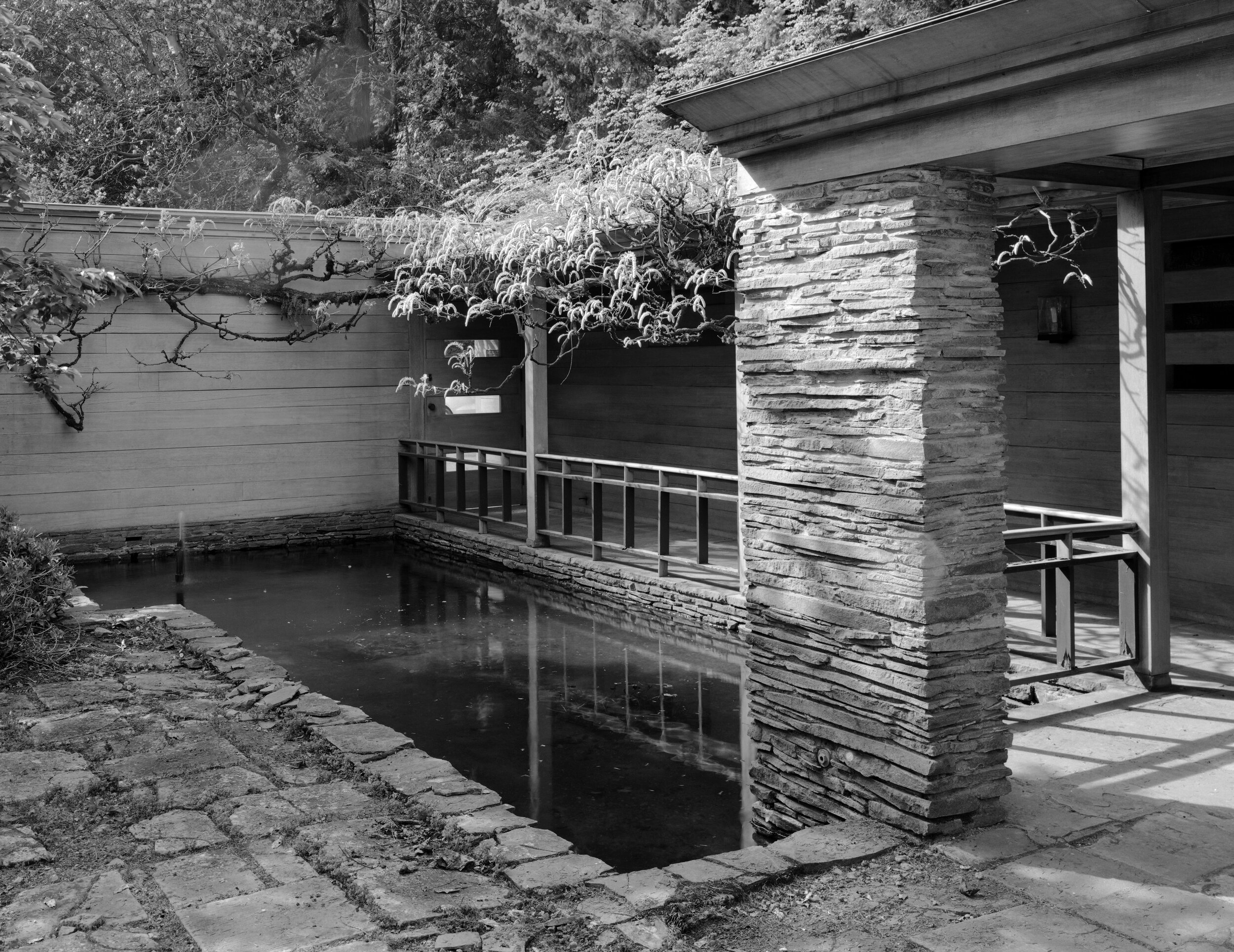Watzek House (1937), Reflecting Pond