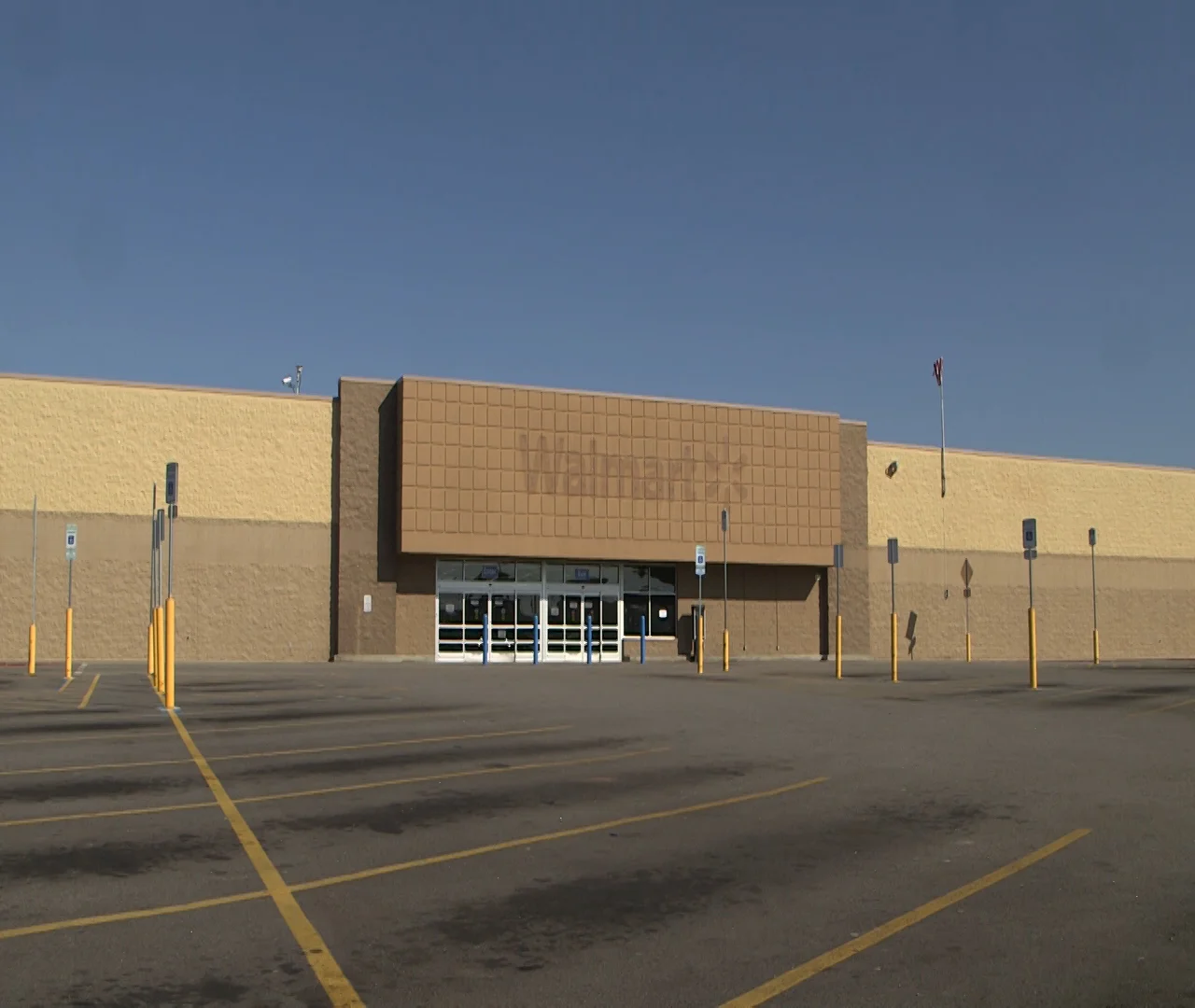 EMPTY_WALMART.jpg