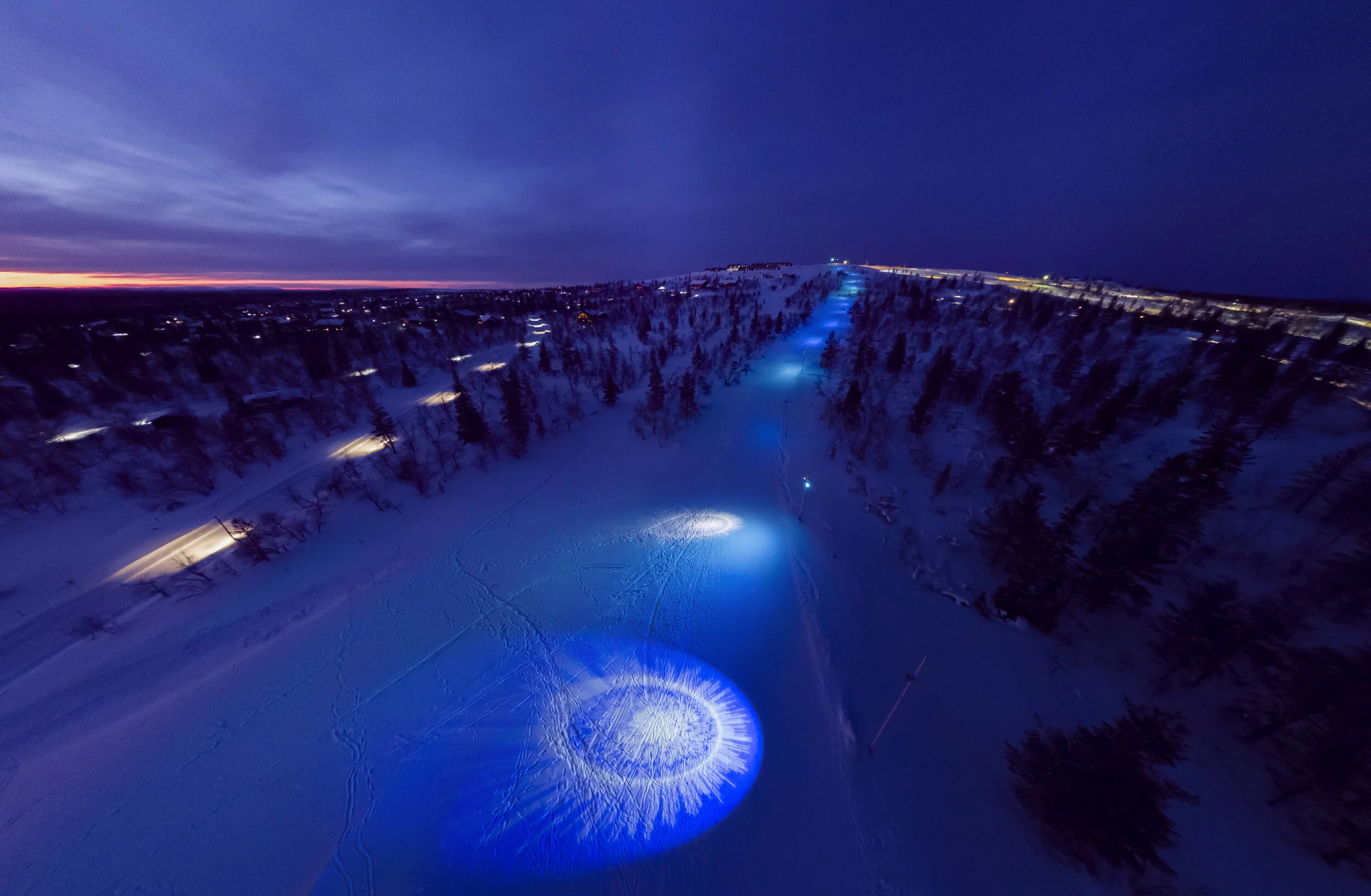 190303AuroraExperienceAerial2 Photo by @WhiteNight Lighting Oy.jpg