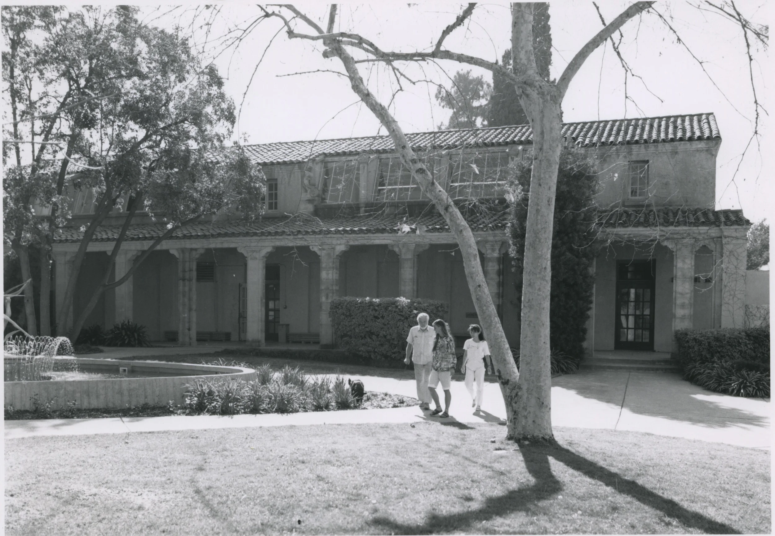 Karl Benjamin with students outside the Pomona College art building, circa 1982.
