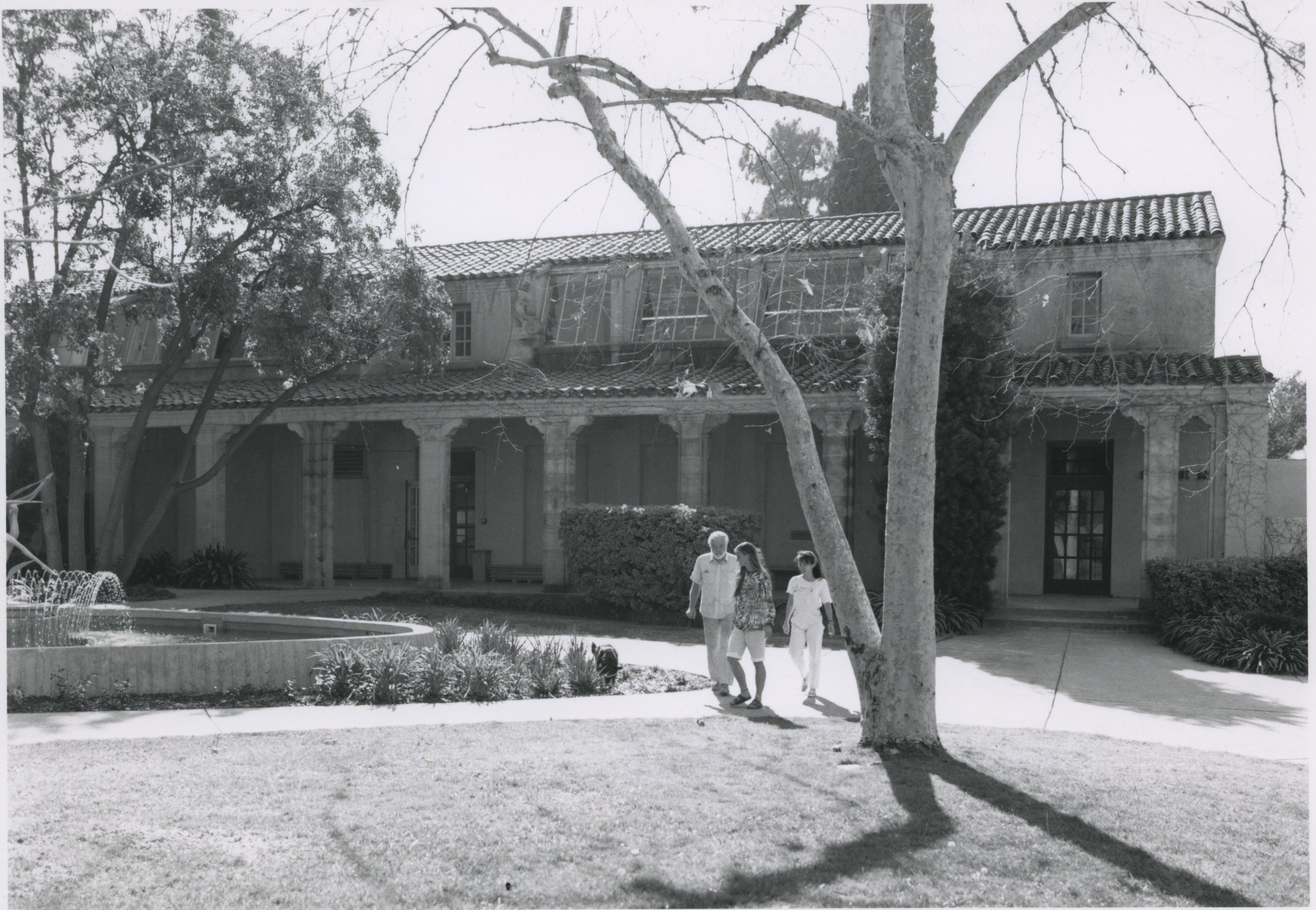  Karl Benjamin with students outside the Pomona College art building, circa 1982. 