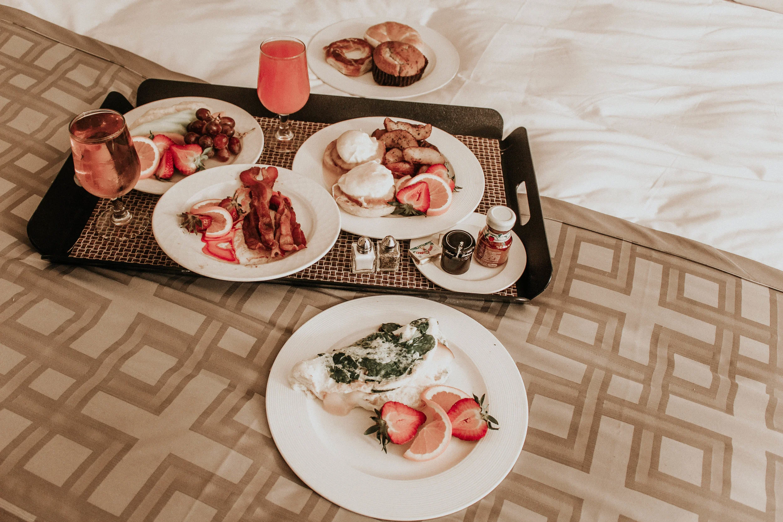 roomservice.jpg