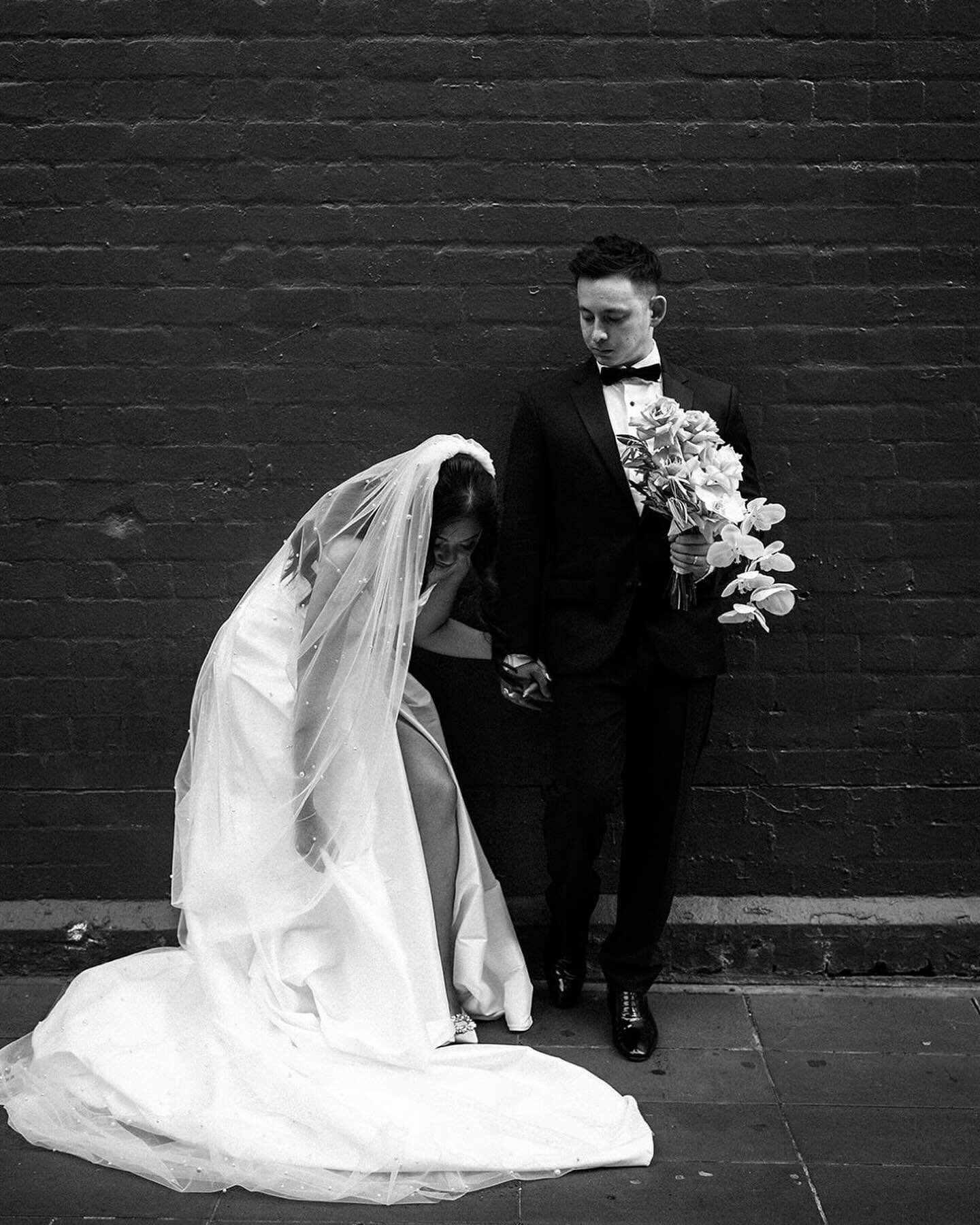 Jules and John&hellip; A story in 10 frames 👉🏼

Photography @finderseekerphotography 
Gown @morileeofficial via @alwaysandforeverbridal_int 
Suit @boss 
MUA @babydollsmakeupart 
Hair @vickybridalhair 
Venue @langhammelbourne 
DJ @melbourne.entertai