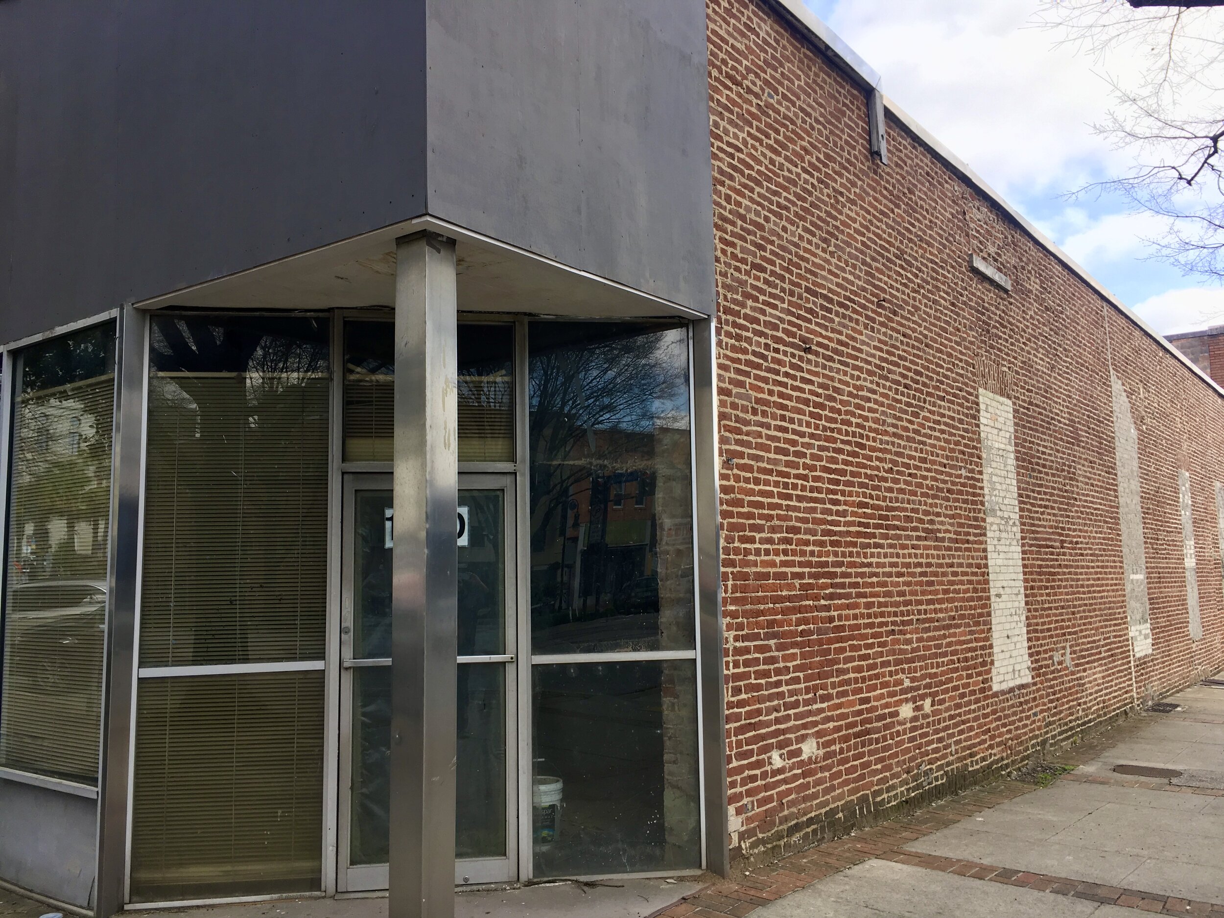  A shabby front, but the building proper can endure until it gets properly fixed up. 