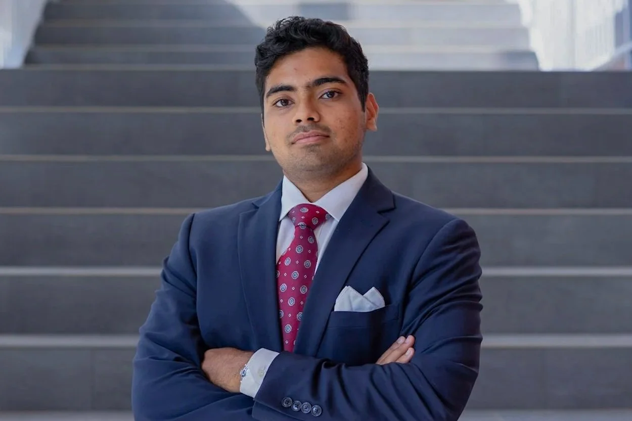 AYUSHHEADSHOT+%281%29.jpg