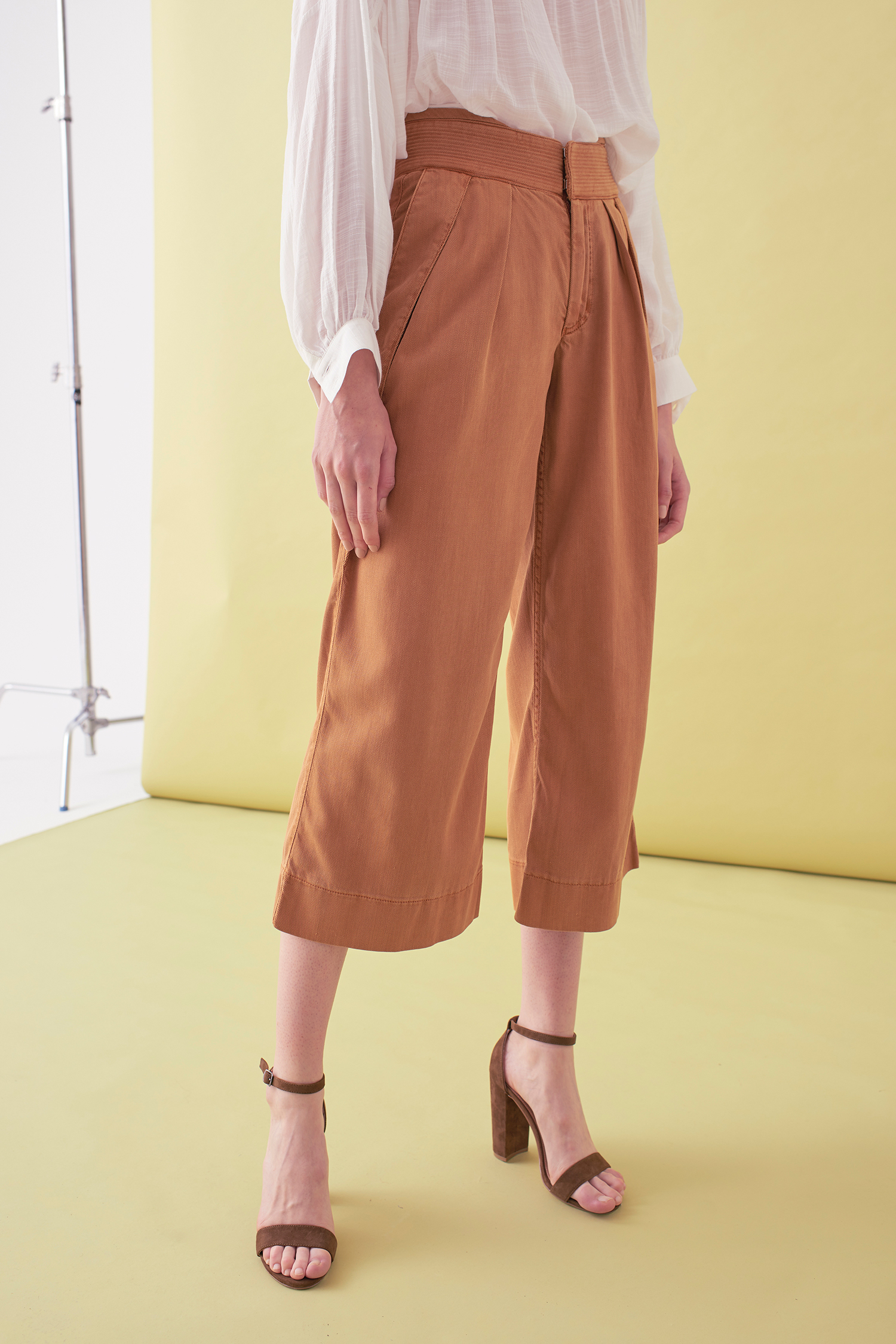 Sarah_Swann_SS17_21_Garment_Dyed_Cotton_Wide_Cropped_Trouser_Cosmetic_F.jpg