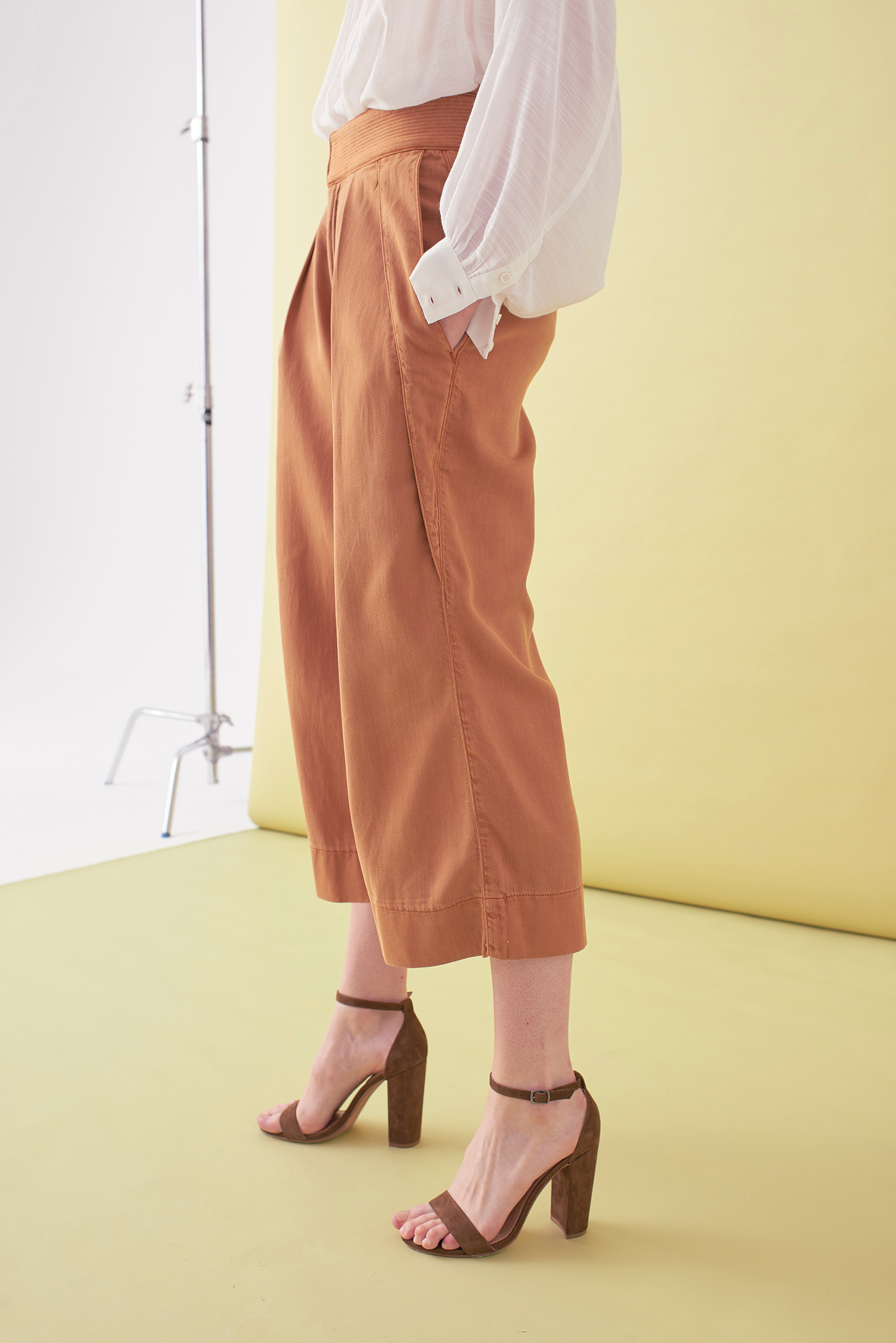 Sarah_Swann_SS17_21_Garment_Dyed_Cotton_Wide_Cropped_Trouser_Cosmetic_S.jpg