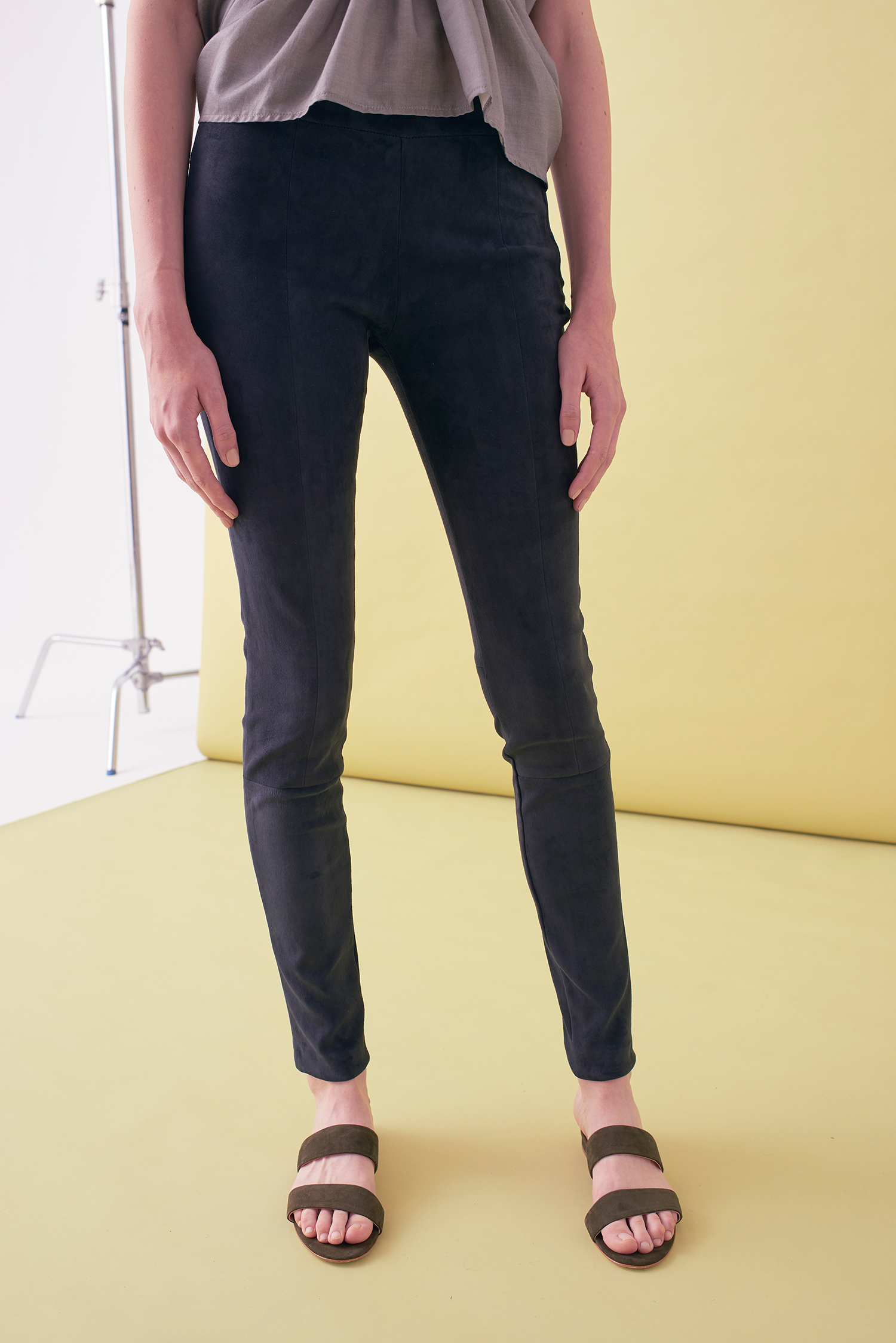 Sarah_Swann_SS17_06_Stretch_Suede_Skinny_Trouser_Midnight_F.jpg