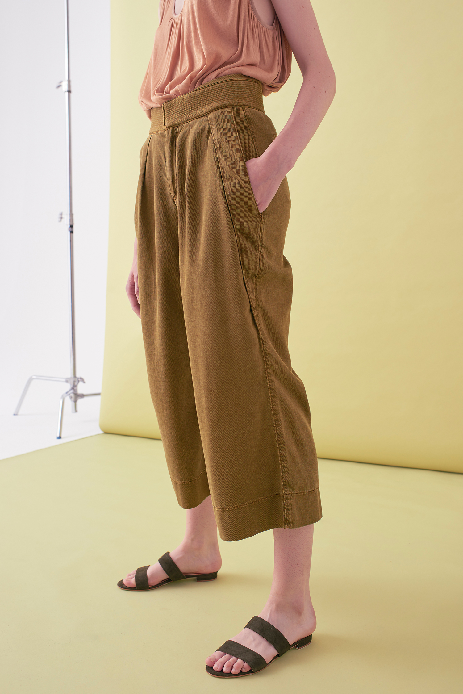 Sarah_Swann_SS17_16_Garment_Dyed_Cotton_Wide_Cropped_Trouser_Olive_S.jpg