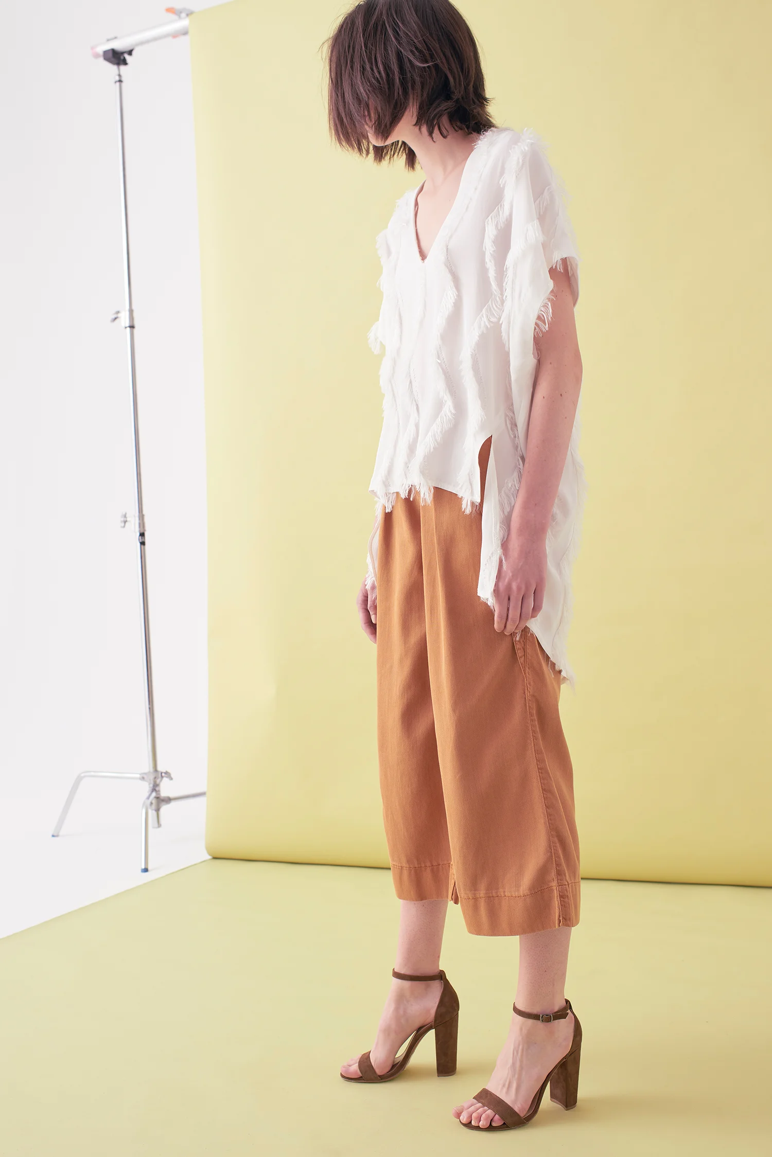 Sarah_Swann_SS17_19_Viscose_ZigZag_Fringed_V-Neck_Blouse_Ecru_S.jpg