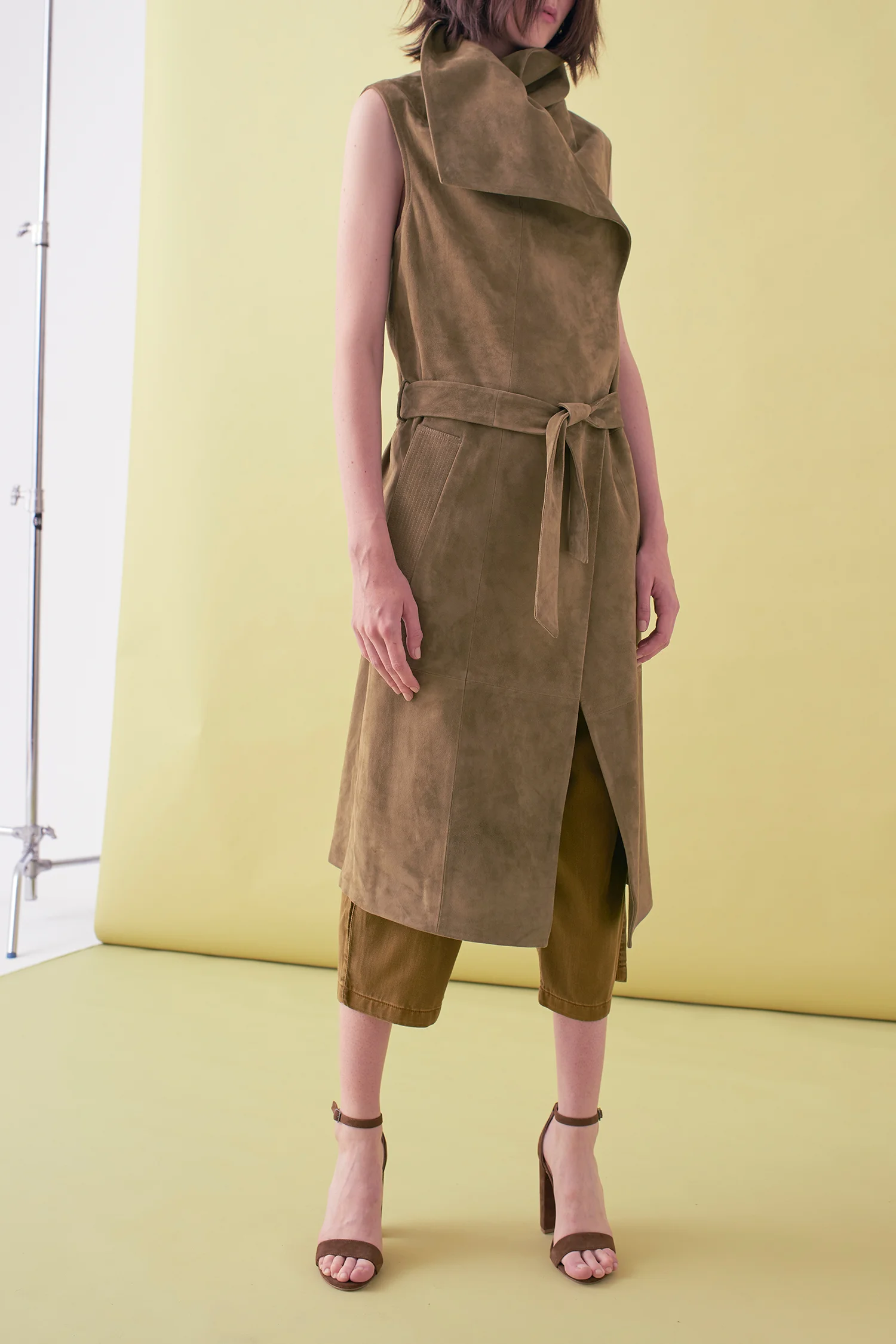 Sarah_Swann_SS17_12_Suede_Sleeveless_Long_Jacket_Olive_F02.jpg