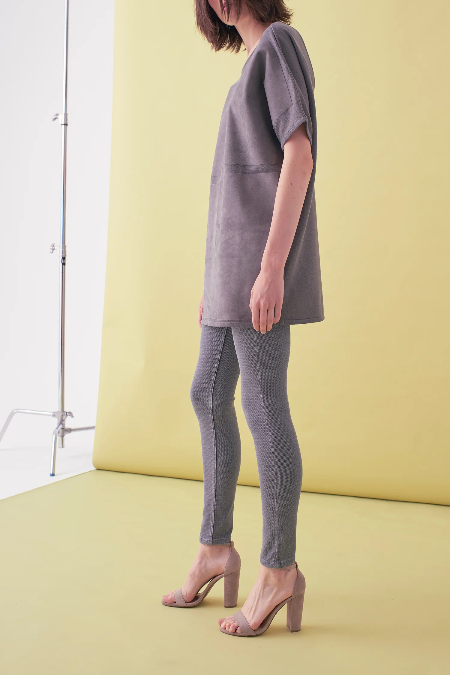 Sarah_Swann_SS17_07_Suede_And_Knit_Sweater_Pewter_S.jpg