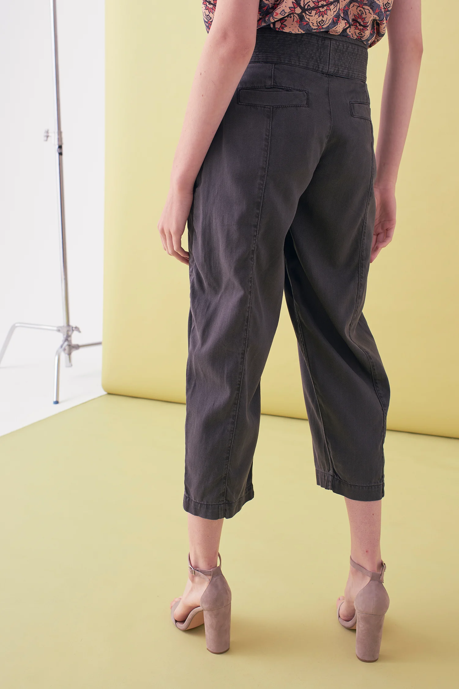 Sarah_Swann_SS17_29_Garment_Dyed_Cotton_Cropped_Tapered_Trouser_Slate_B.jpg