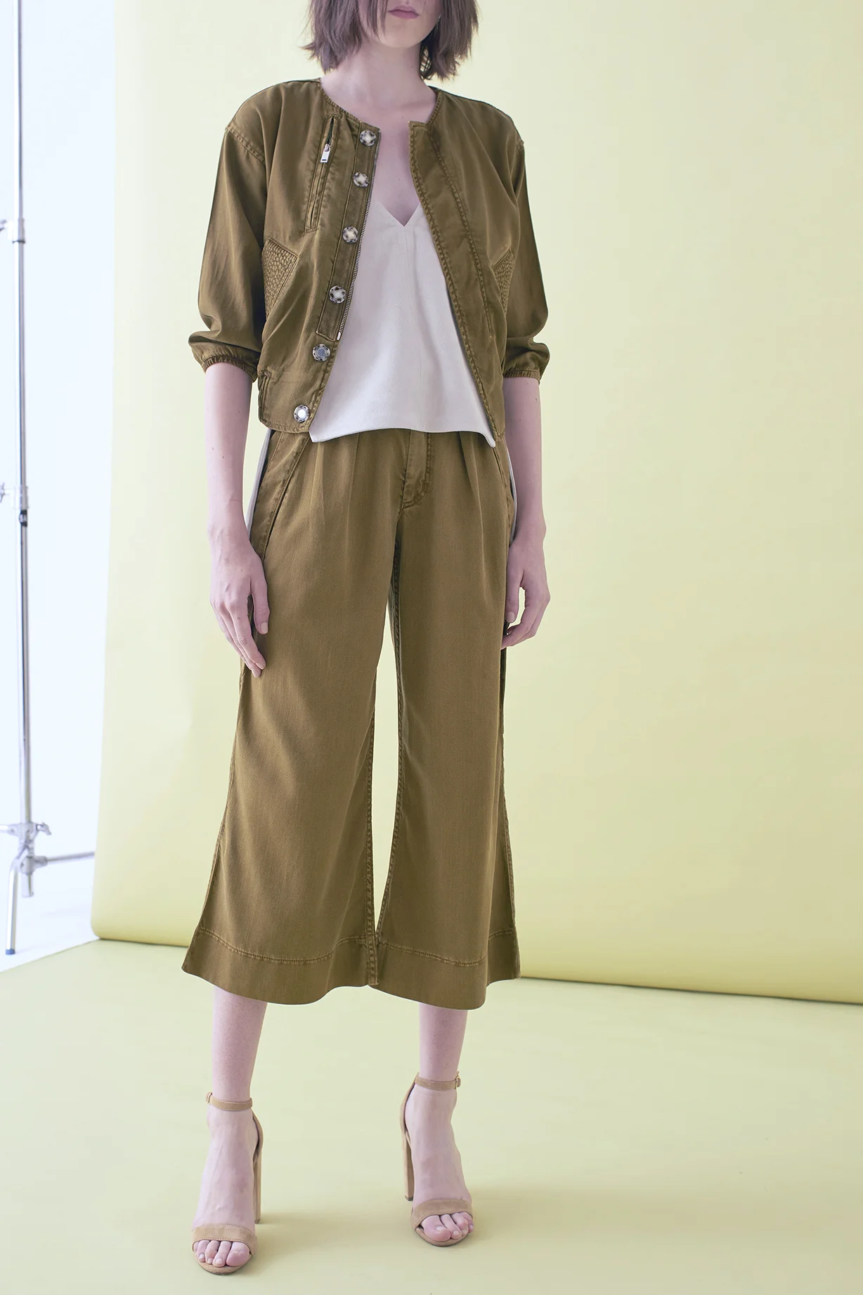 Copy of Sarah_Swann_SS17_18_Garment_Dyed_Cotton_Short_Utility_Jacket_Olive_F02.jpg