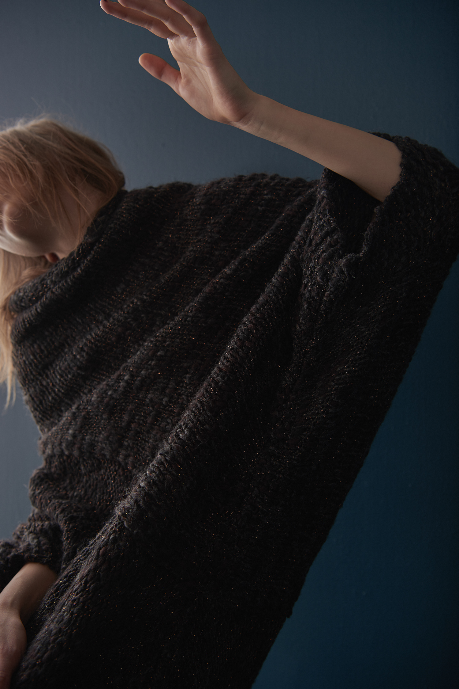 METALLIC TEXURED TUBE SWEATER