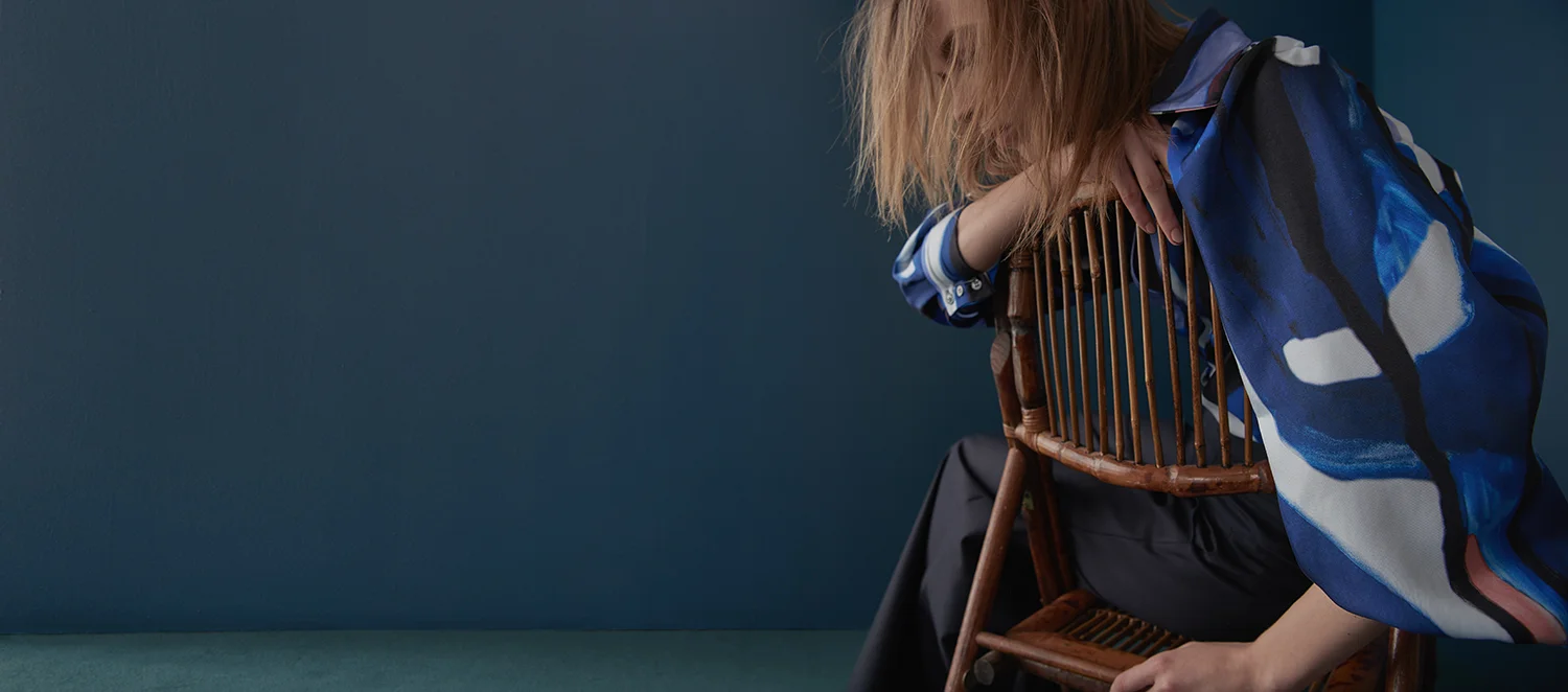 SILK PRINTED BLOUSE WITH STRUCTURED COTTON TROUSER