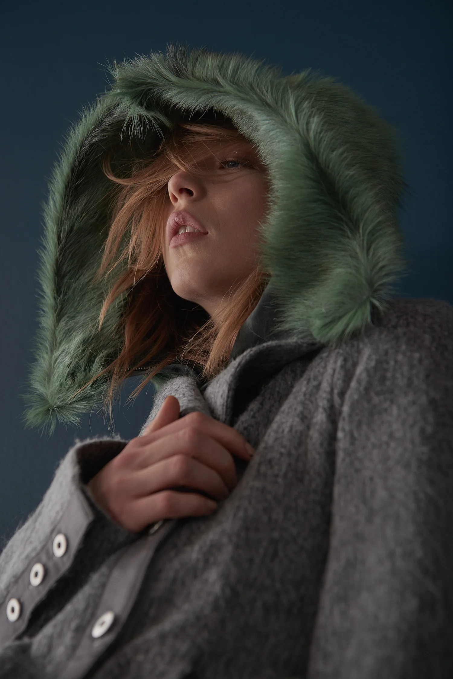 GREY MARL COAT WITH &nbsp;DETACHABLE GREEN FUR HOOD
