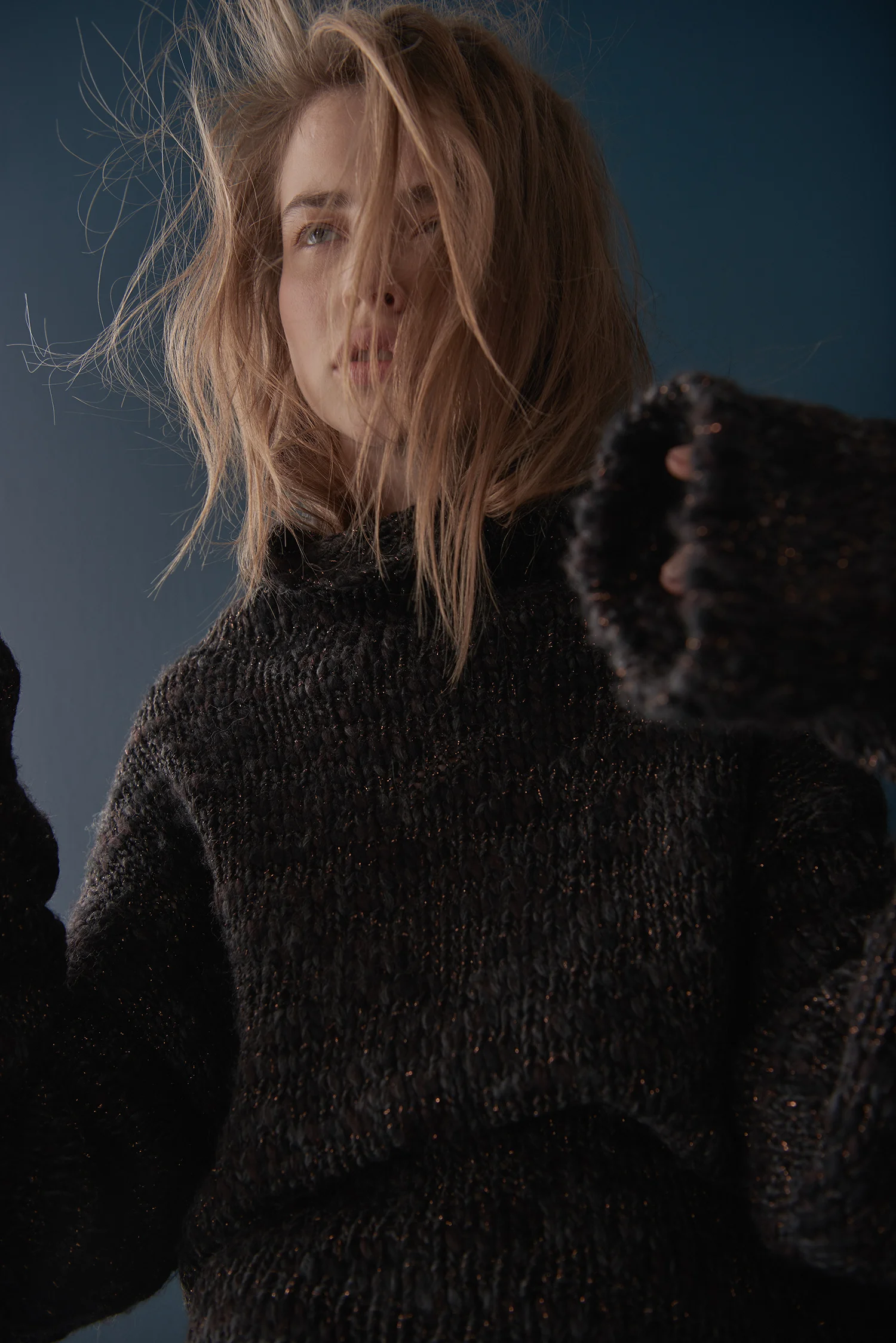 METALLIC TEXURED HIGH-NECK SWEATER