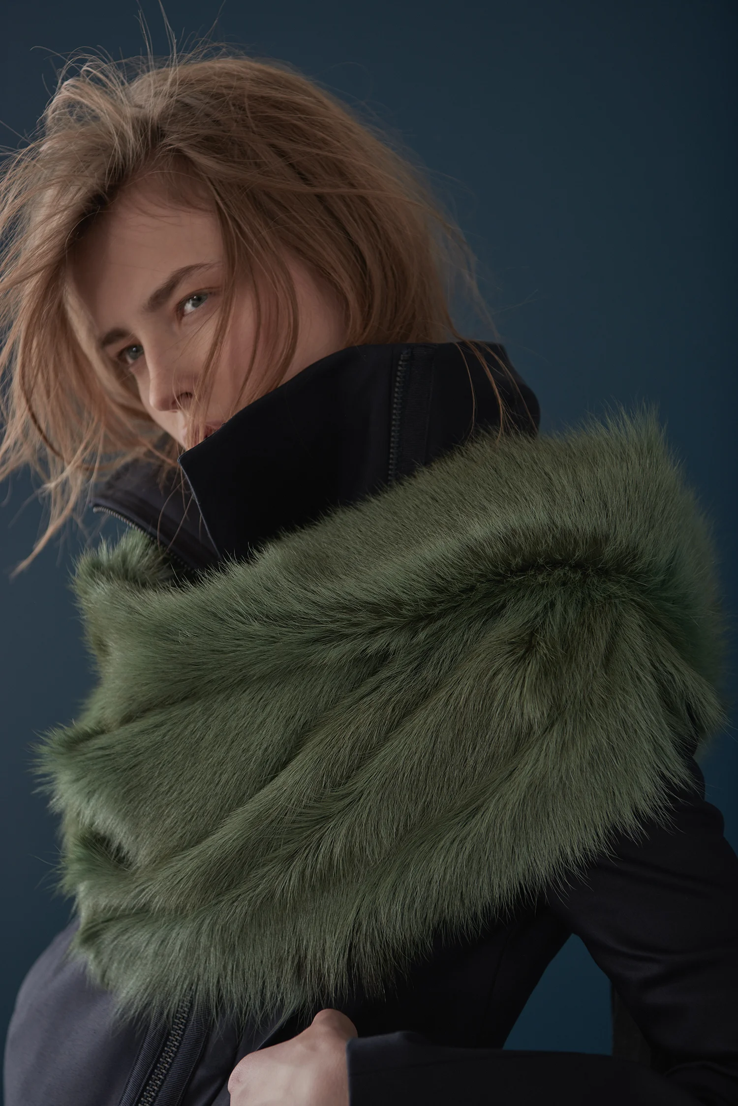 STRUCTURED COTTON COAT &amp; GREEN FUR WRAP