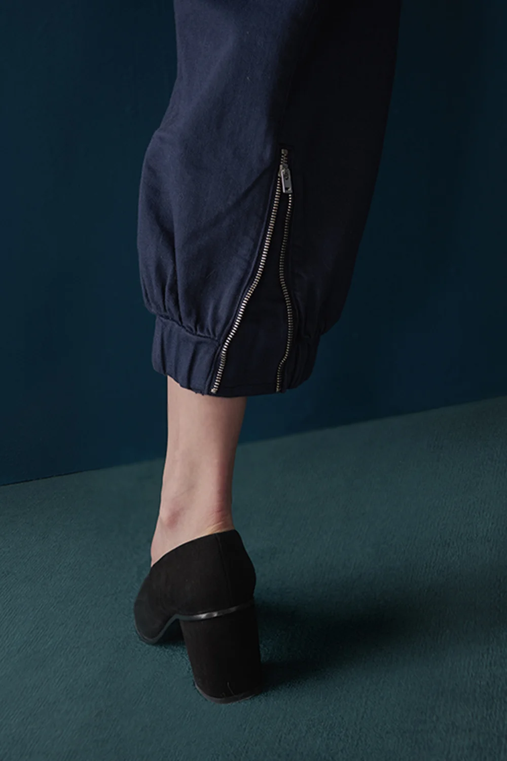 SARAH_SWANN_FW17_GARMENT_DYED_UTILITY_TROUSER_Navy_LookBook02.jpg