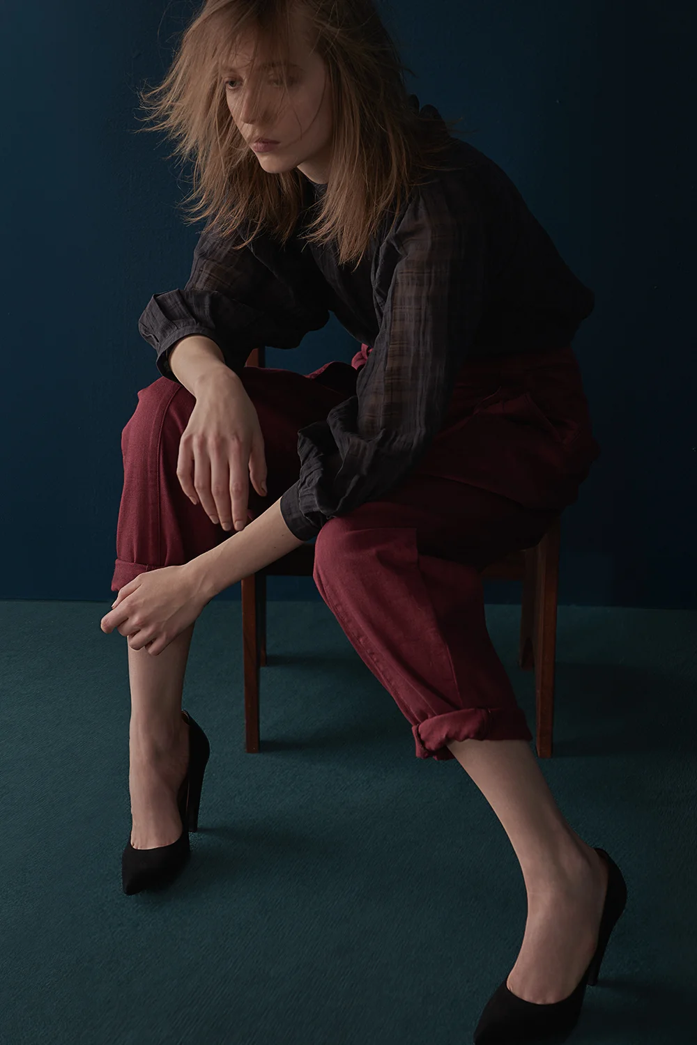 SARAH_SWANN_FW17_HIGH_NECK_TEXTURED_BLOUSE_Slate_LookBook01.jpg