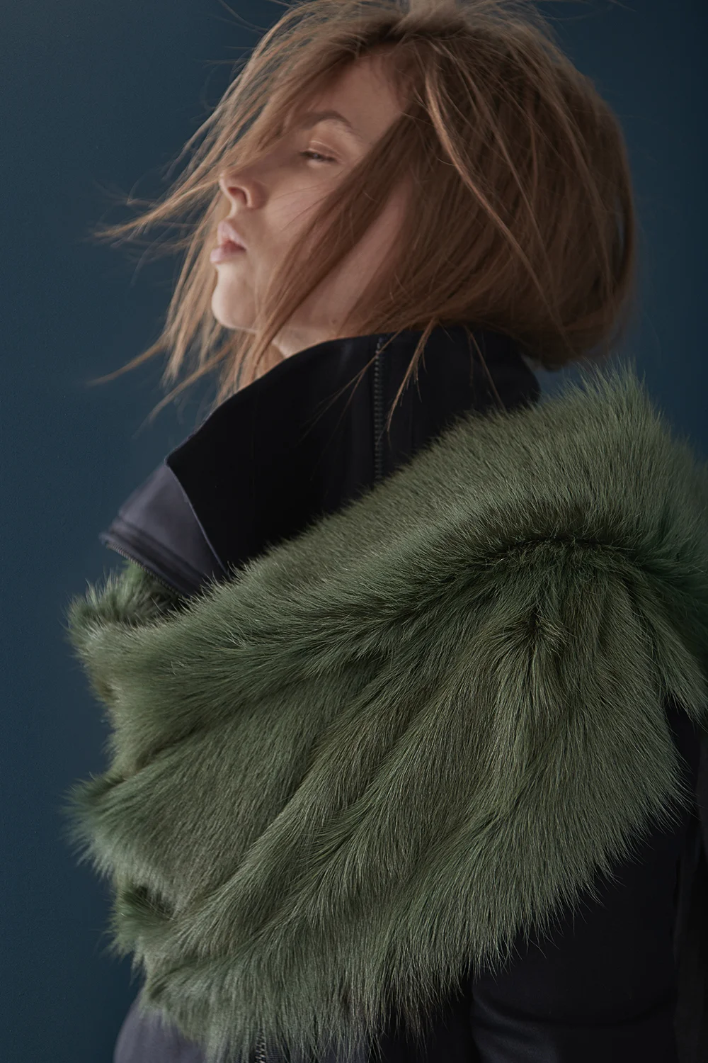 SARAH_SWANN_FW17_GREEN_FUR_WRAP_LookBook01.jpg