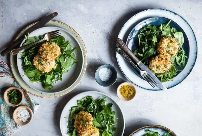 Fish patties with yoghurt and fresh herbs