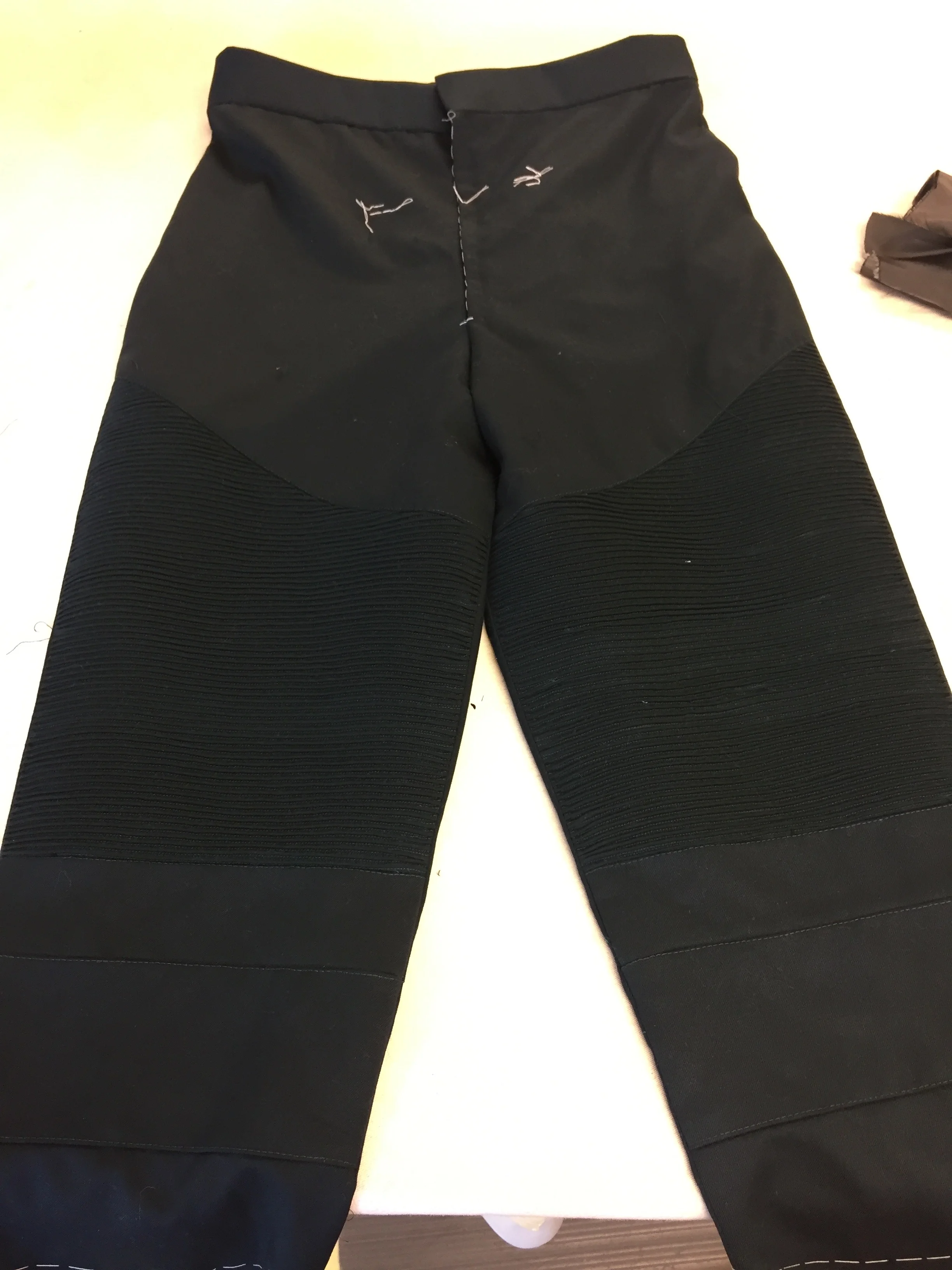 Corrugated pants stitcher