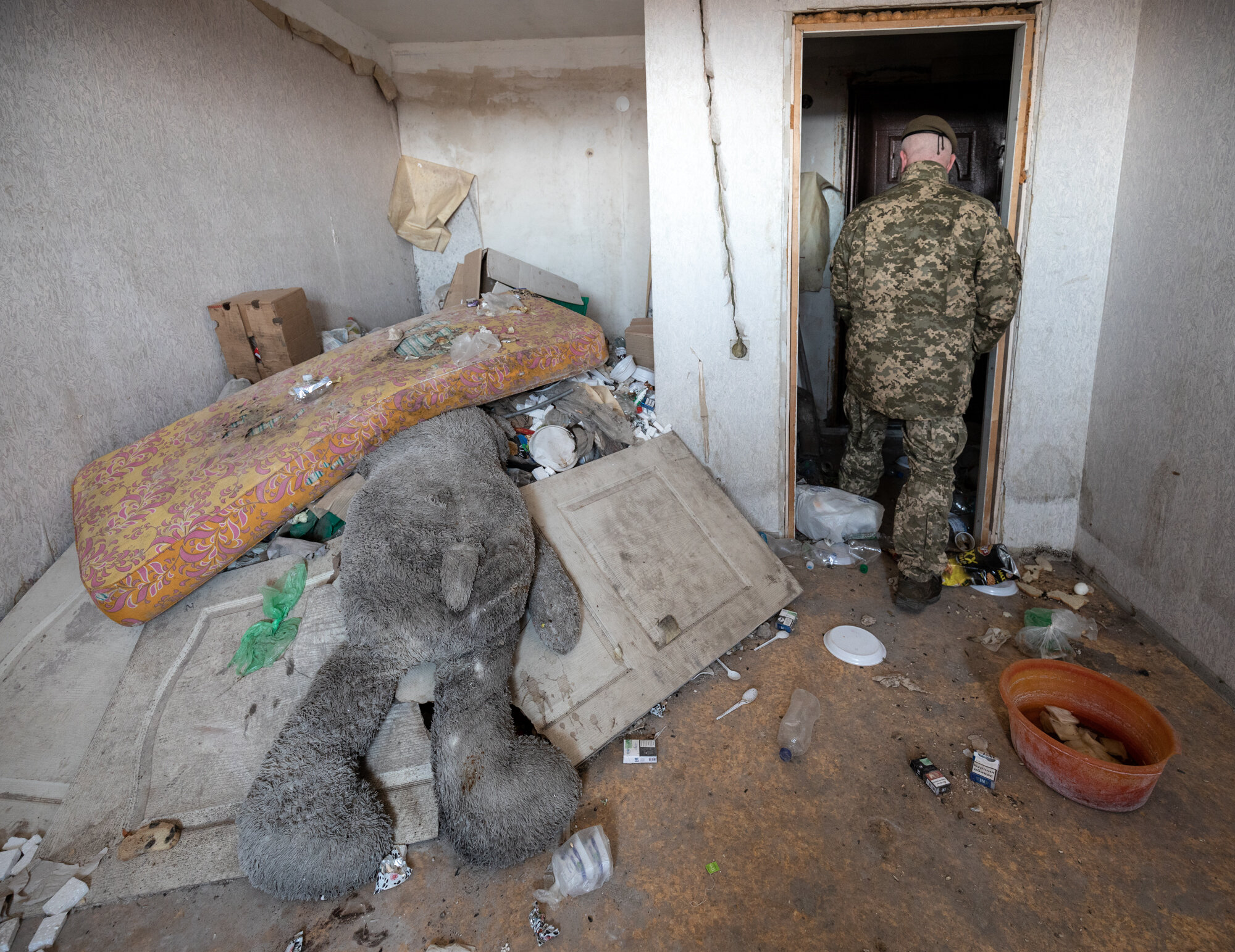What They Left_Samuel Eder_Ukraine War_-37.jpg