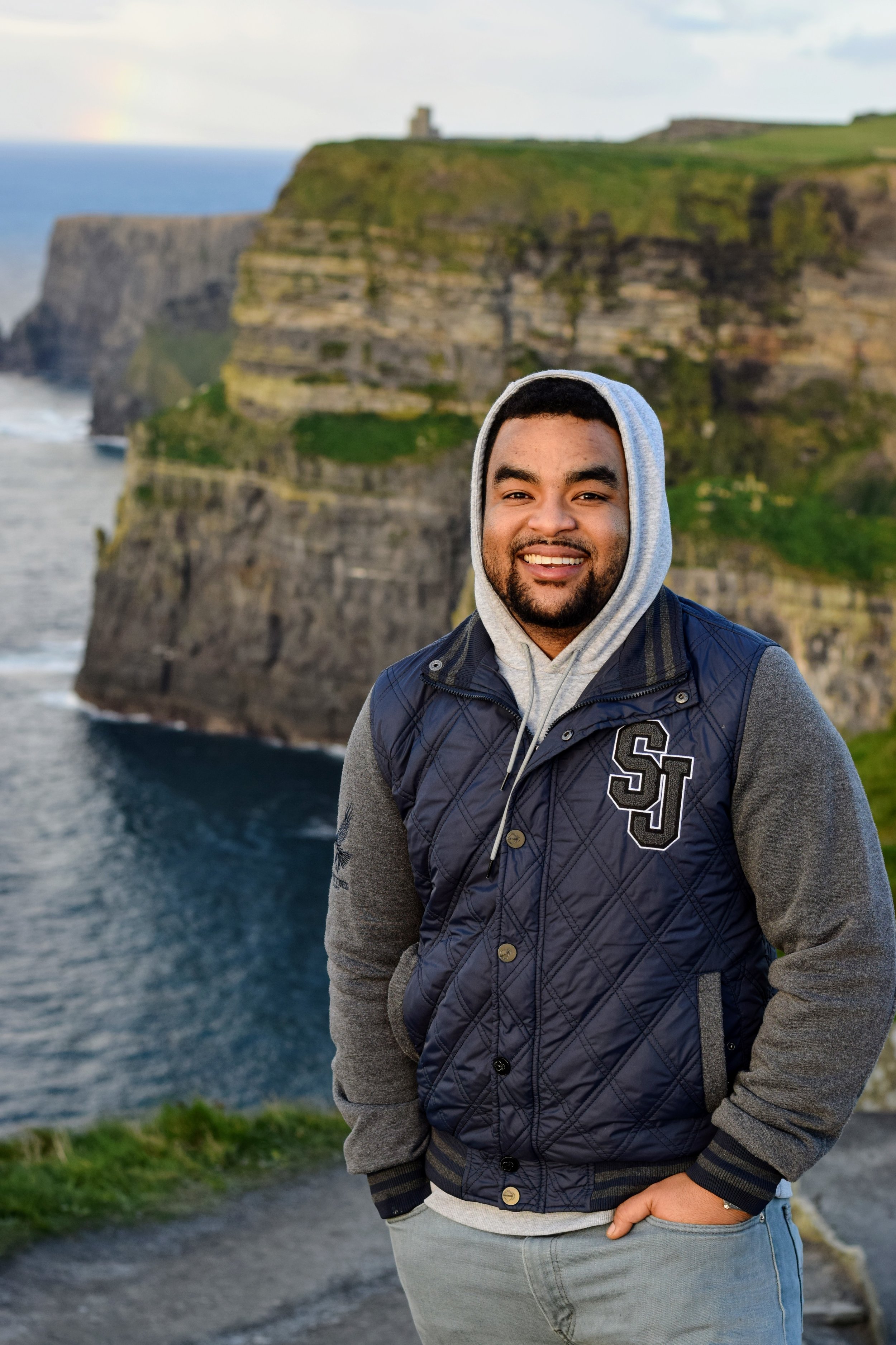 Quick portrait I took of Stephen on our day trip to the Cliffs of Moher (Nikon D3330, 50mm, f/4.5, 1/640 sec, ISO 400)