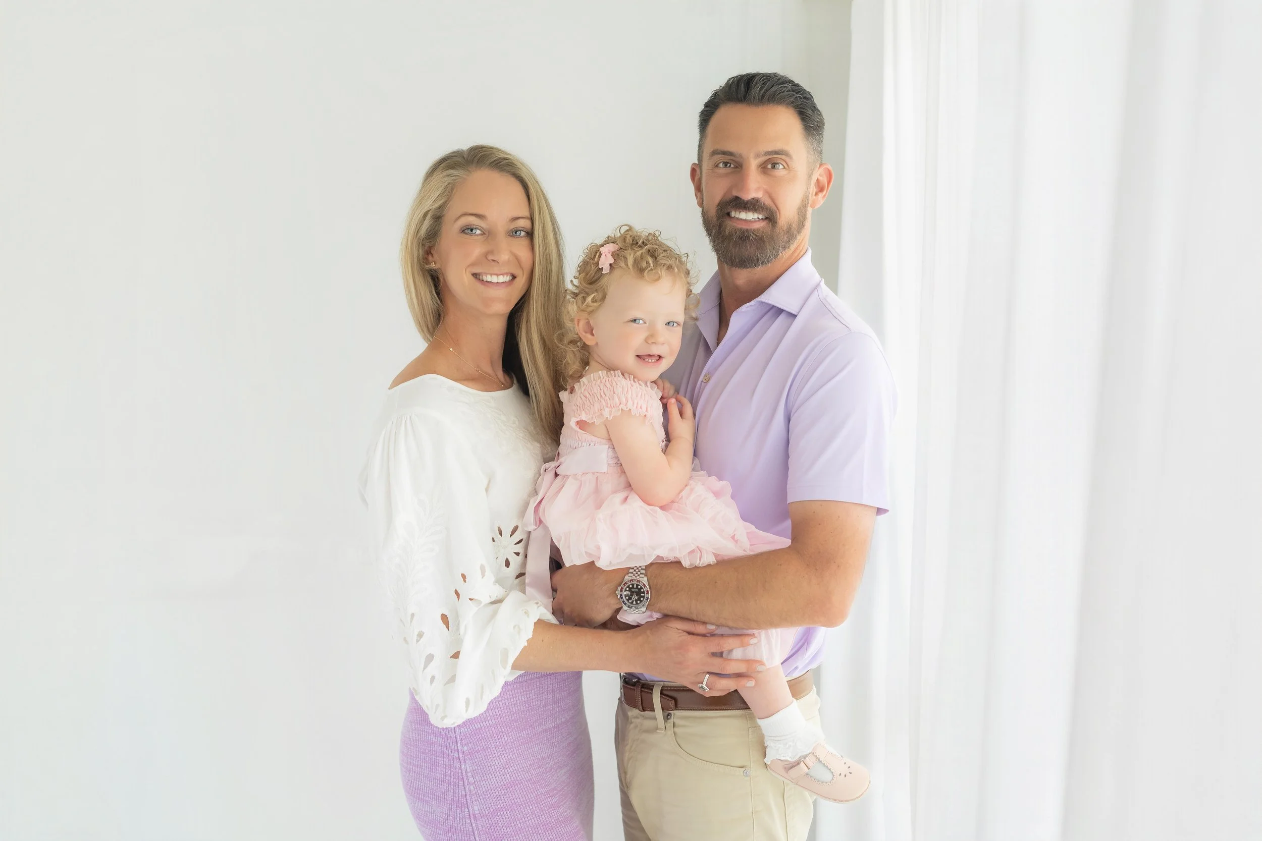 Holiday Mini Sessions vs. Full Family Sessions: Which Is Right for Your Family?