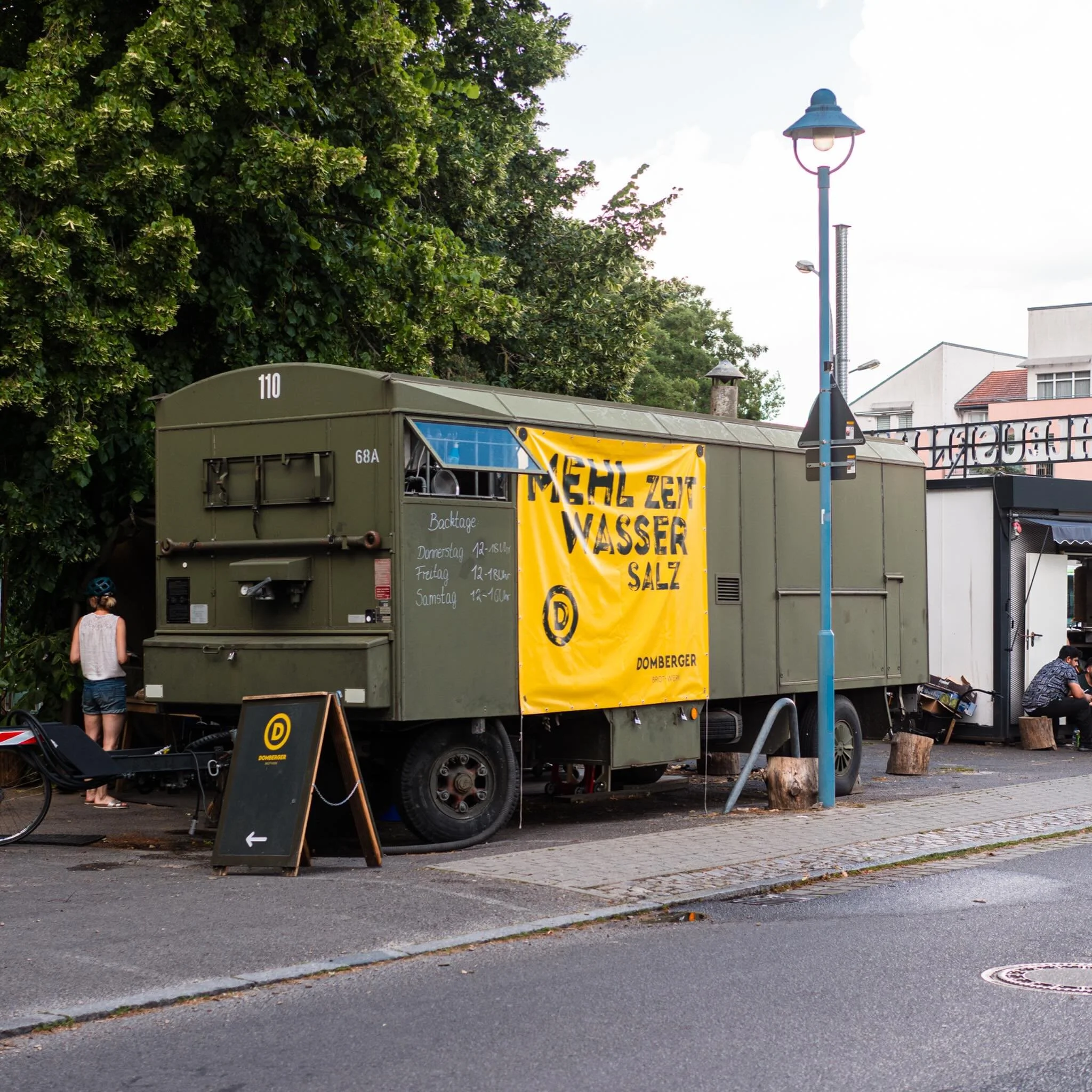 Die Zeit am Marktplatz Waldsch&auml;nke hat begonnen! 

Unser Stahnsdorfkorrespondent Matthias 2 ist zur&uuml;ck und bereit zu backen. Fortan &ouml;ffnet unsere Mobile B&auml;ckerei von Dienstag bis Freitag von 14 bis 17 Uhr. Wir stehen wie immer vor