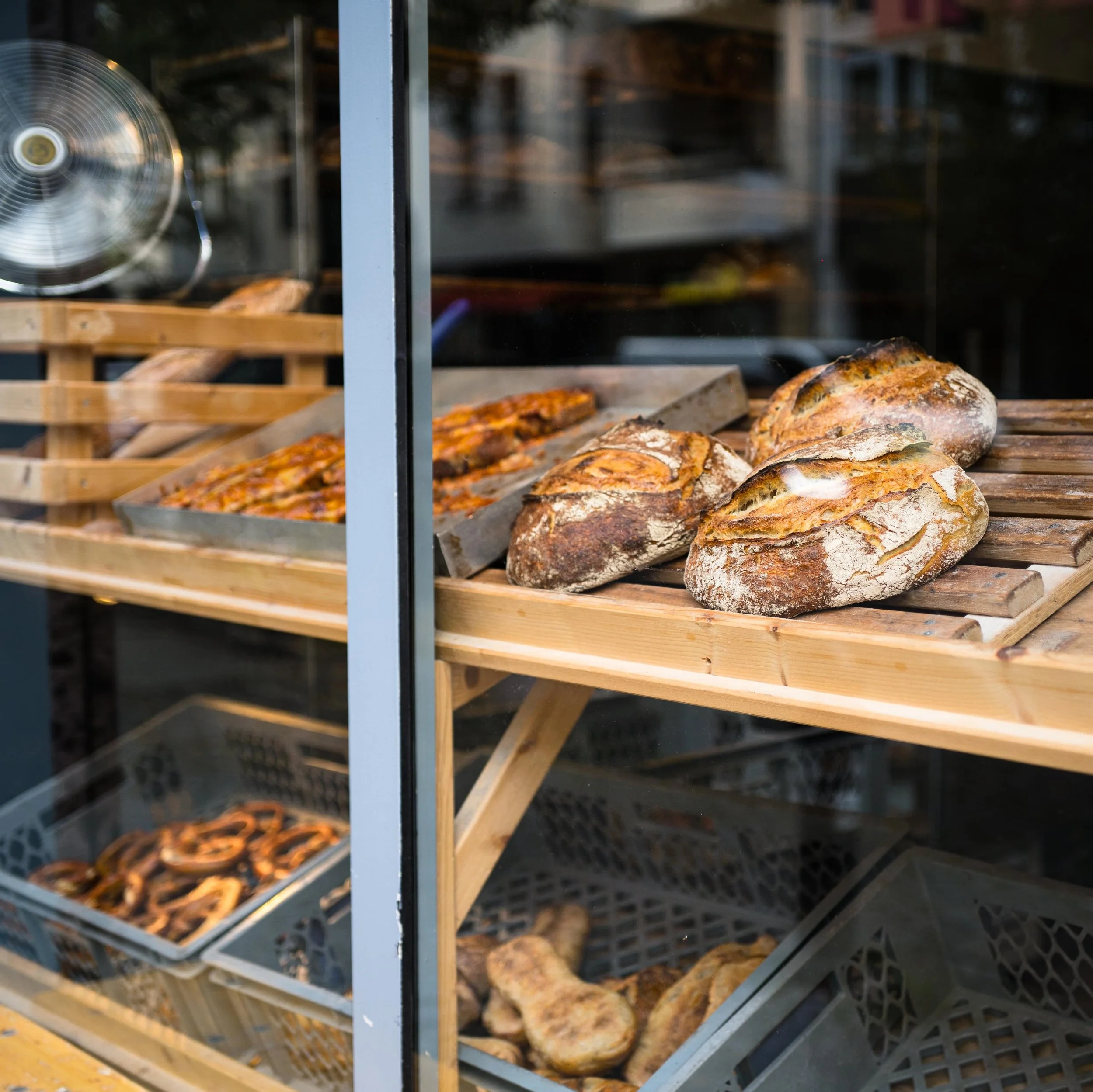 In der Uhlandstra&szlig;e und in der Markthalle Neun bleibt ge&ouml;ffnet! 

Wir gehen in die Sommerpause, zwischen dem 10. und dem 23. August ist der Gro&szlig;teil unserer B&auml;ckereien geschlossen. Die zwei Ausnahmen: In der Uhlandstra&szlig;e 1