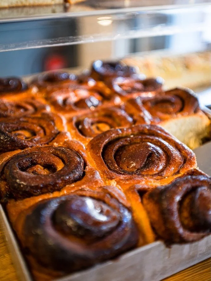 Das Zimtschneckencomeback: 

Nach unser ferienbedingten Sortimentsreduzierung kehren unsere Schnecken nun endlich zur&uuml;ck in die B&auml;ckereien. Und zwar auch in die Uhlandstra&szlig;e, wo es monatelang schon keine mehr gab! Unsere B&auml;ckerin