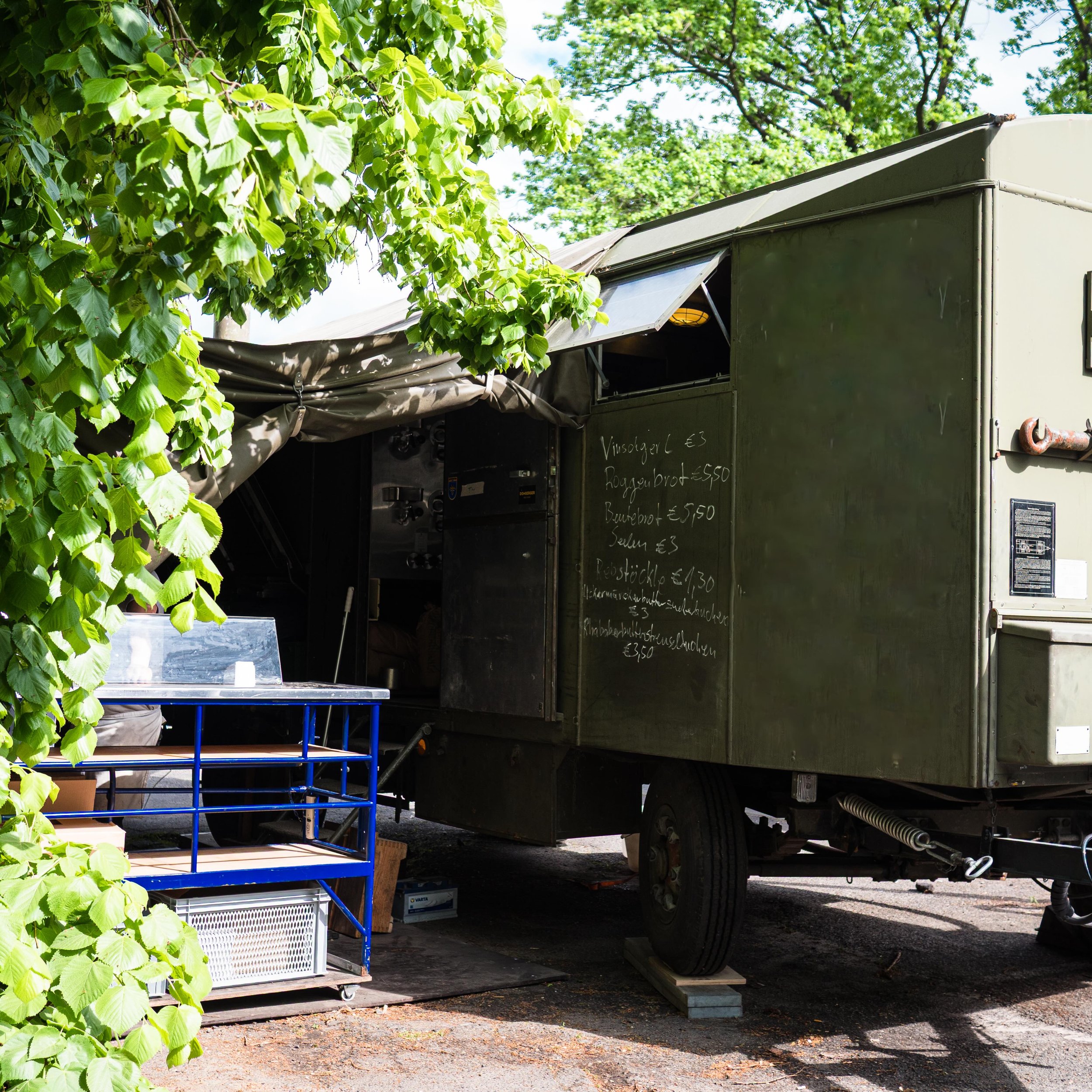 Stahnsdorf, wir sind wieder da!

Unser B&auml;cker Matthias 2 ist aus dem Urlaub zur&uuml;ck und somit auch die Mobile B&auml;ckerei am @marktplatz_waldschaenke. Die &Ouml;ffnungszeiten sind wieder so, wie sie vor der Pause waren: Dienstag bis Freita