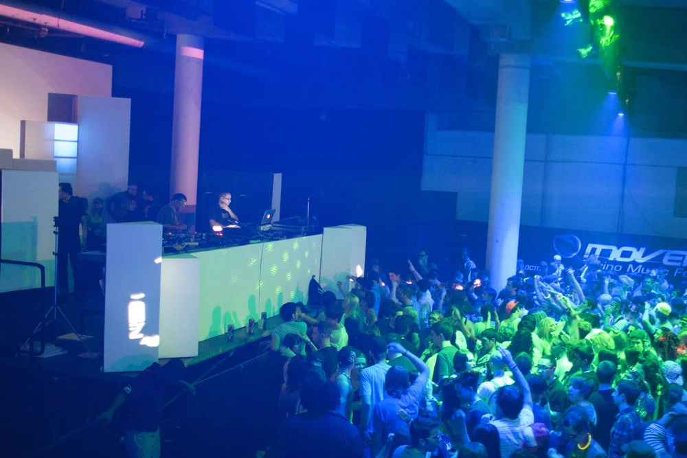 MOVE03.jpg