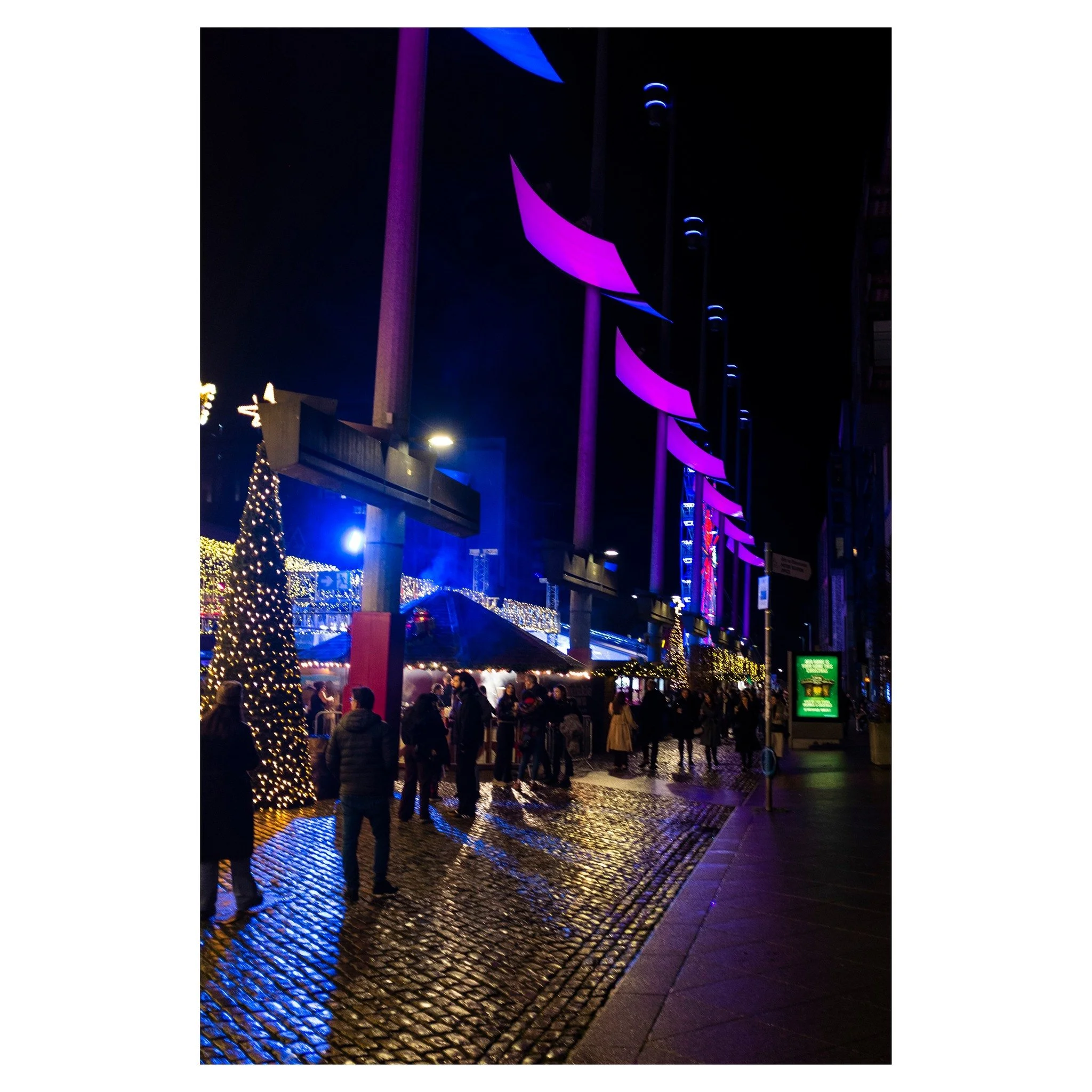 17.12.25

#fujifilm #fujix100t #smithfield #christmas #ireland #dublin