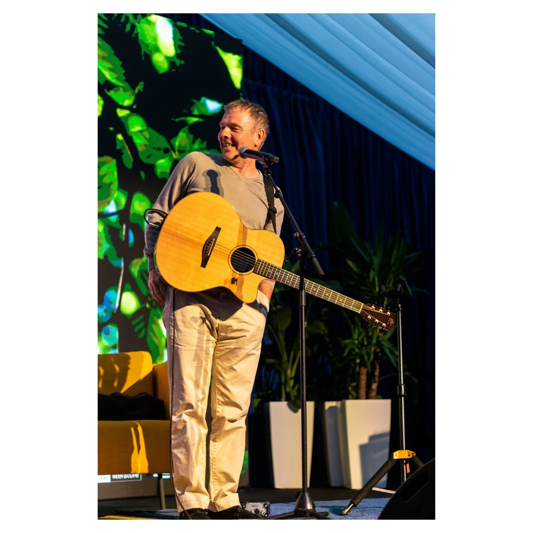 &bull; Stuart Murdoch &bull;

Stuart Murdoch in conversation with Paul Lynch at ILFD 2025

#ireland #ilfd #ilfdublin #irishliteraturefestival #festival #event #festivalphotography #summer #eventphotography #stuartmurdoch #belleandsebastian  #peopleph