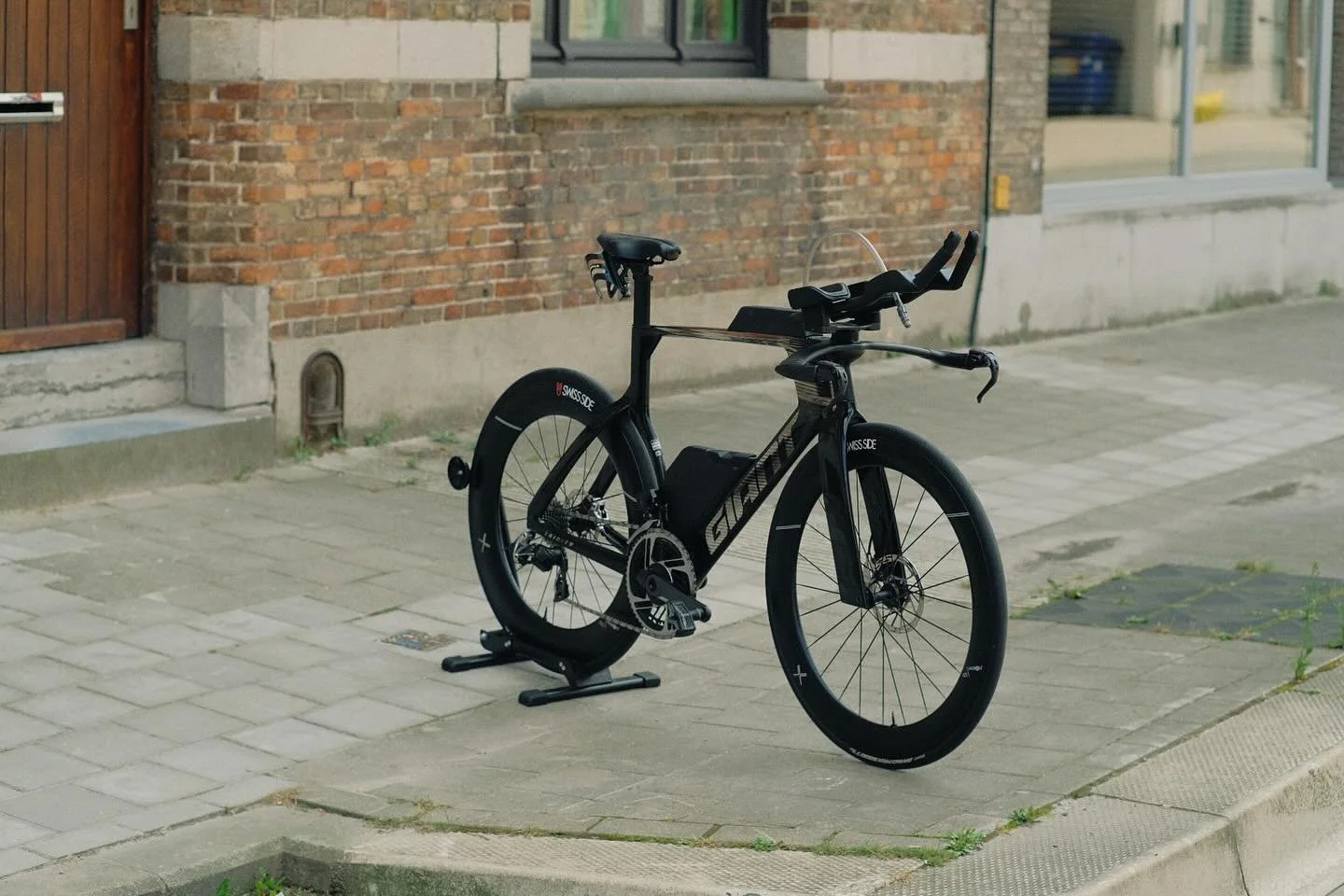 Giant Trinity for @quentin.dv 

Very impressed about this new frame set.
Mechanic friendly, bike-fitter friendly AND user friendly. Rides like a charm. Super stable, tons of control and FAST ofc&hellip;

Give Quentin a cheer if you see him in the fro