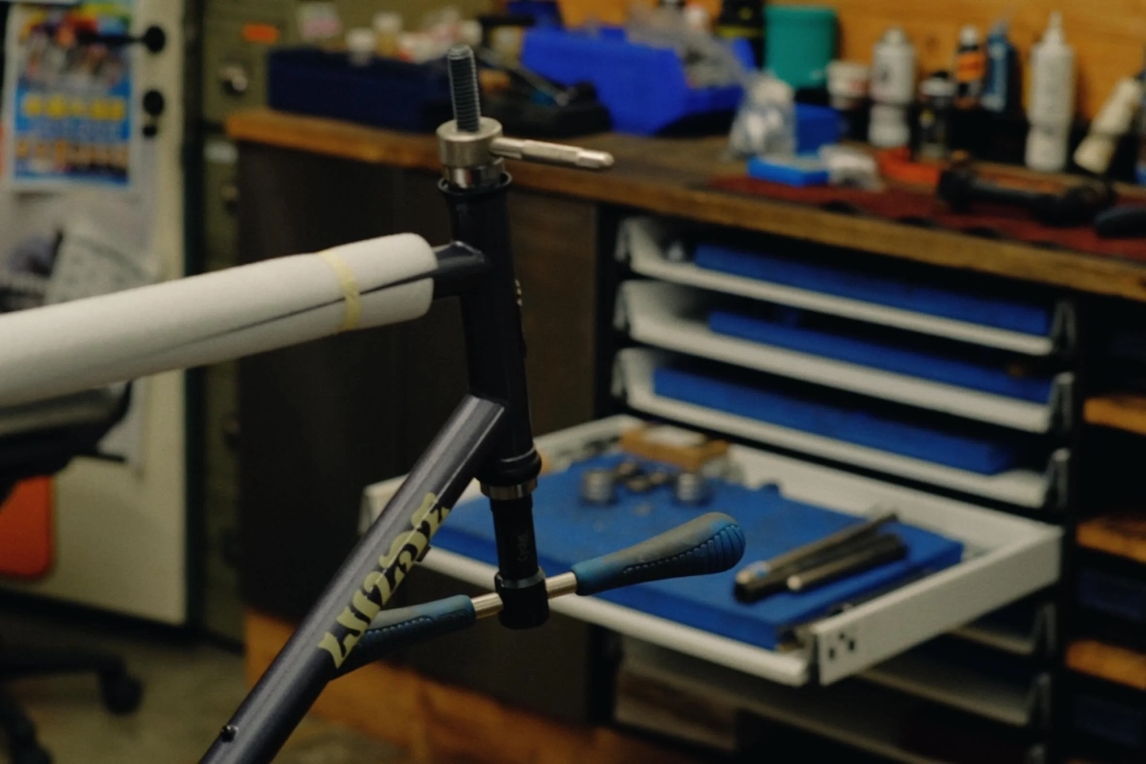 SERVICE ANNOUNCEMENT:

Heads up girls and guys!
From next week on, our shop will be running on adjusted opening hours.

Between Dec 24 en Dec 30, we&rsquo;re out riding our annual Festive 500.
During this period, the shop &amp; workshop will be open 