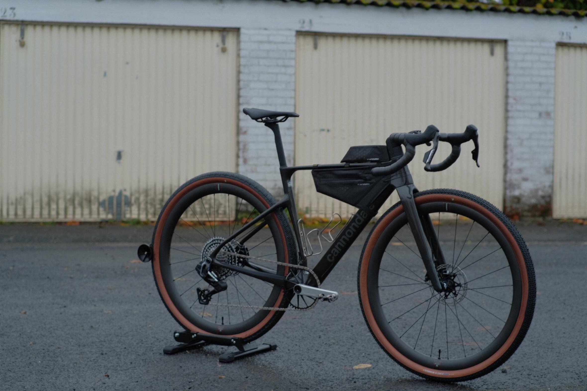 Super stylish.
Super X.

Thanks Pieter, you made our day. 

@ridecannondale @garbaruk_components @reservewheels @apidura @ron_kingcage 

#steershop 
#bikeshop 
#bruges 
#custombicycle 
#cannondalesuperx