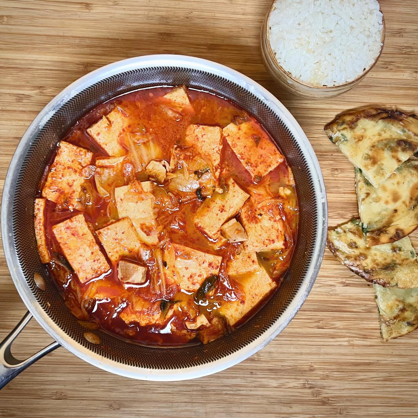 Cooking the books 10/100: Kimchi jjigae (Maangchi&rsquo;s Big Book of Korean Cooking, @maangchi)

I can&rsquo;t believe it took me this long to make kimchi jjigae, a simple stew made with&mdash;you guessed it!&mdash;kimchi. It was so good that I alre