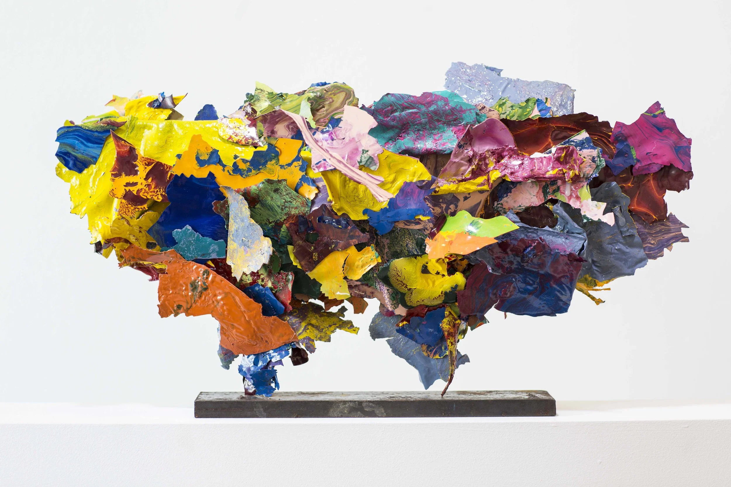 Ariane Kipp: „Color-X“, 2017, 58 x 33 x 8 cm, Lack und Stahl. Foto: Sabrina Wobker