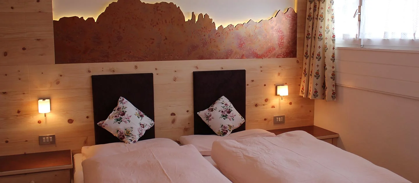 header-zimmer-holz-wohlfuehlen-panorama-gesundheit.jpg