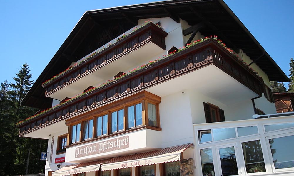 gk-slider1-berggasthof-restaurant-aussen.jpg