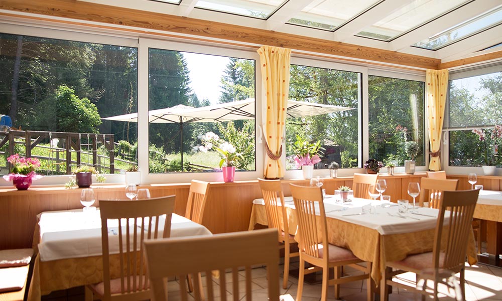 gk-slider2-berggasthof-restaurant-pfitscher-wintergarten.jpg