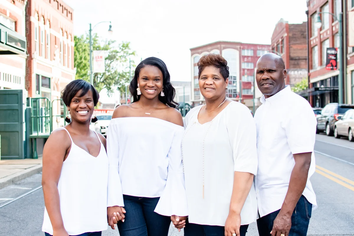 downtown memphis family session.jpg