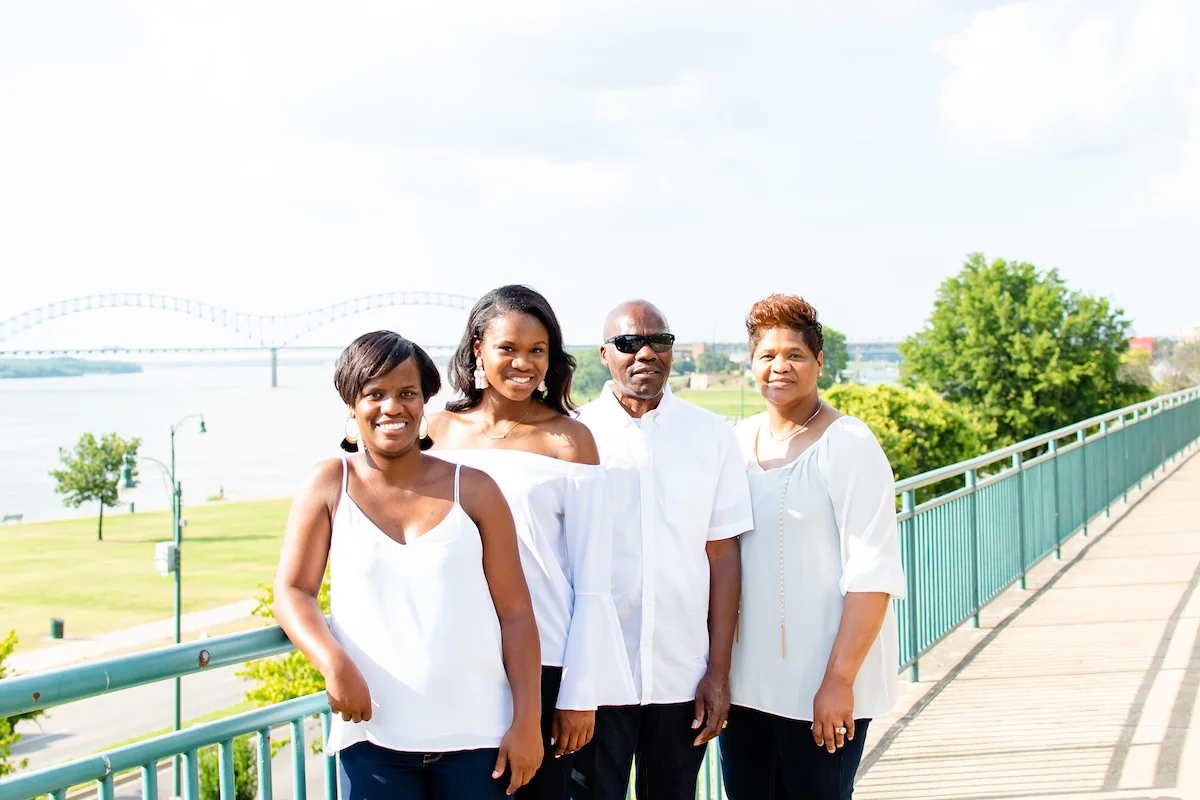 memphis bridge family photo session.jpg