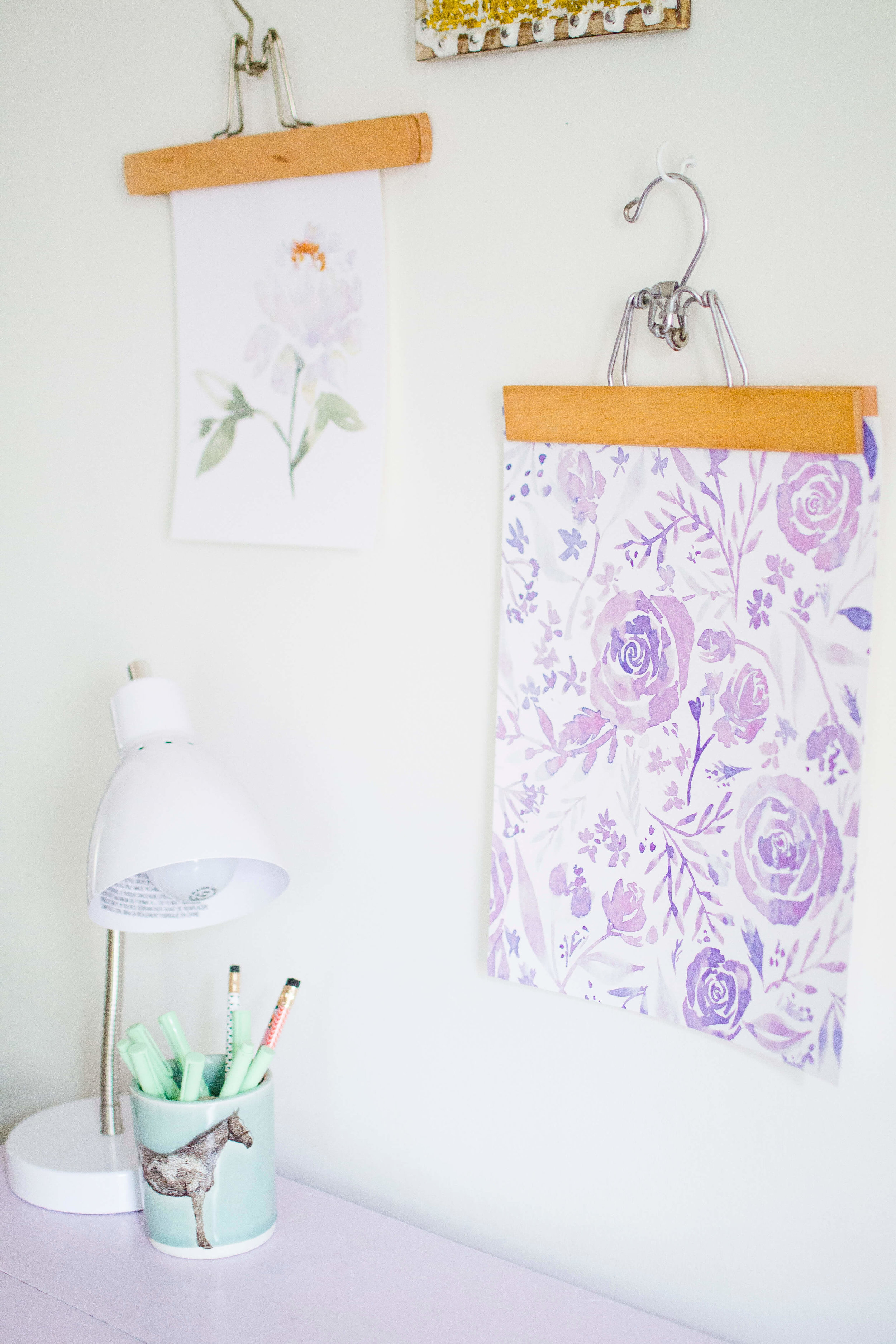 how to stage prints with hangers.jpg