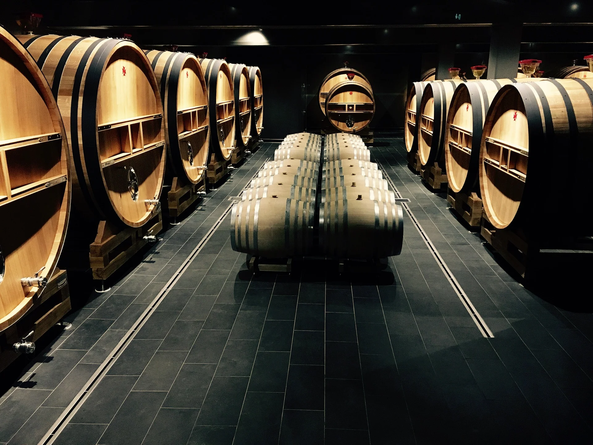 casks-2478468_1920.jpg